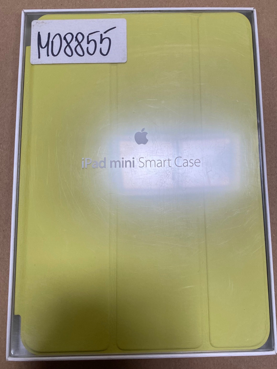 Etui Smart Case do iPada Mini w pudełku. Etui jest żółte z logo Apple.