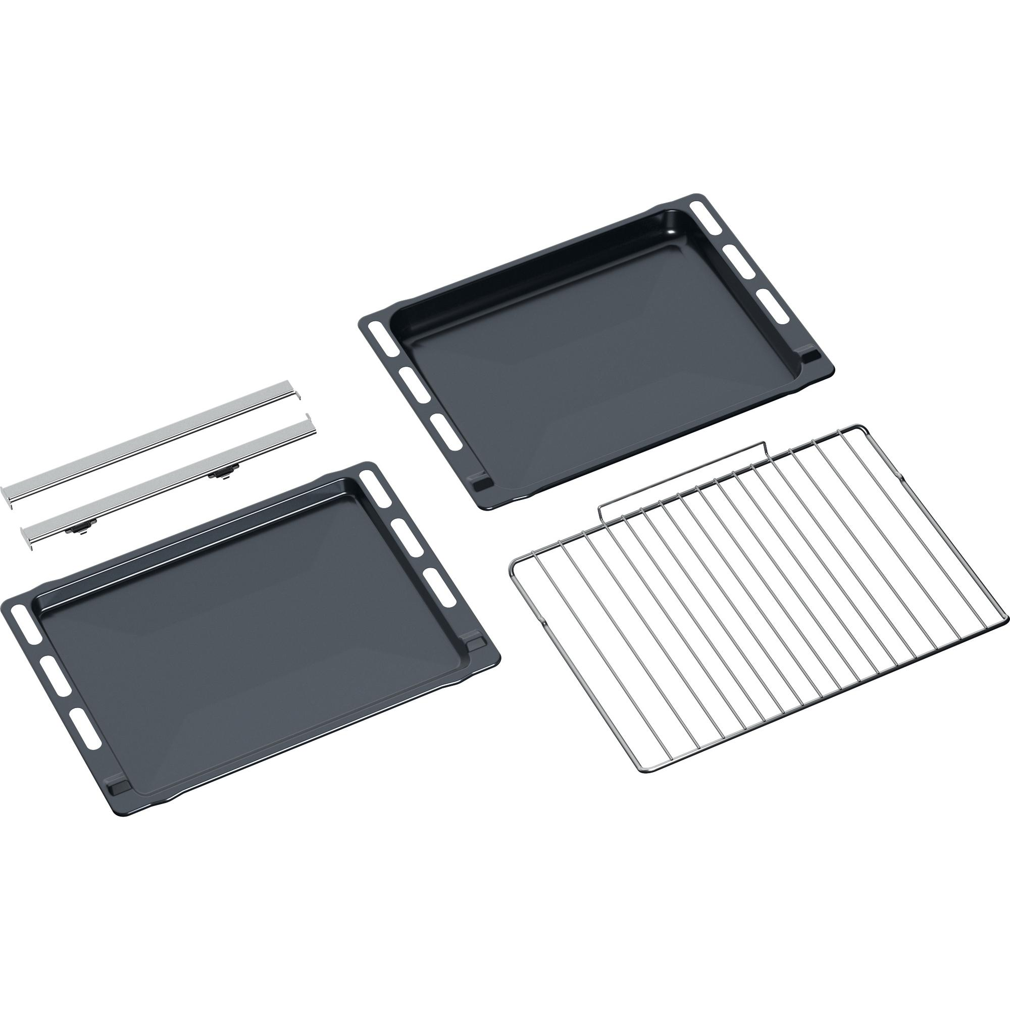 Backbleche und ein Rost, metallisch und schwarz, auf weißem Hintergrund.