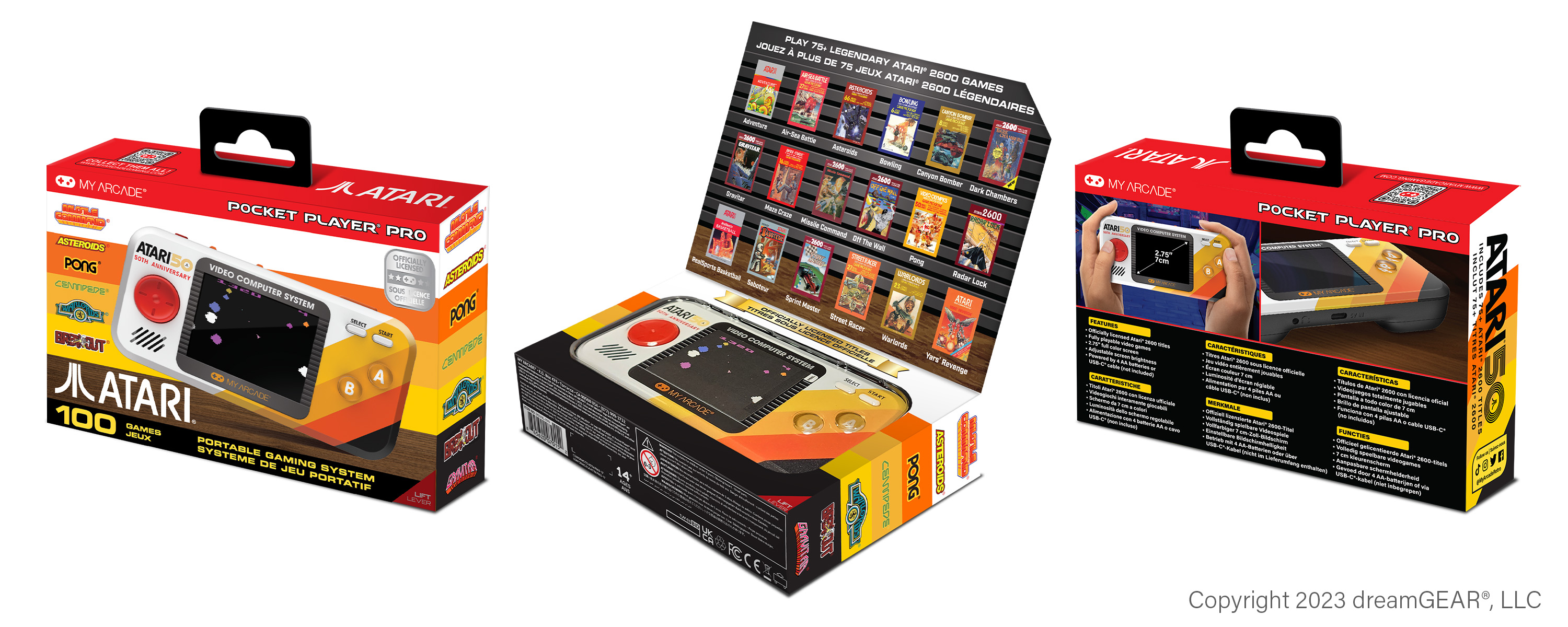 Kutularında üç Atari Pocket Player Pro oyun konsolu. Bir kutu, oyun kartuşlarıyla açık.