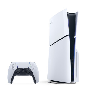 Biała konsola PlayStation 5 i biały kontroler na białym tle.