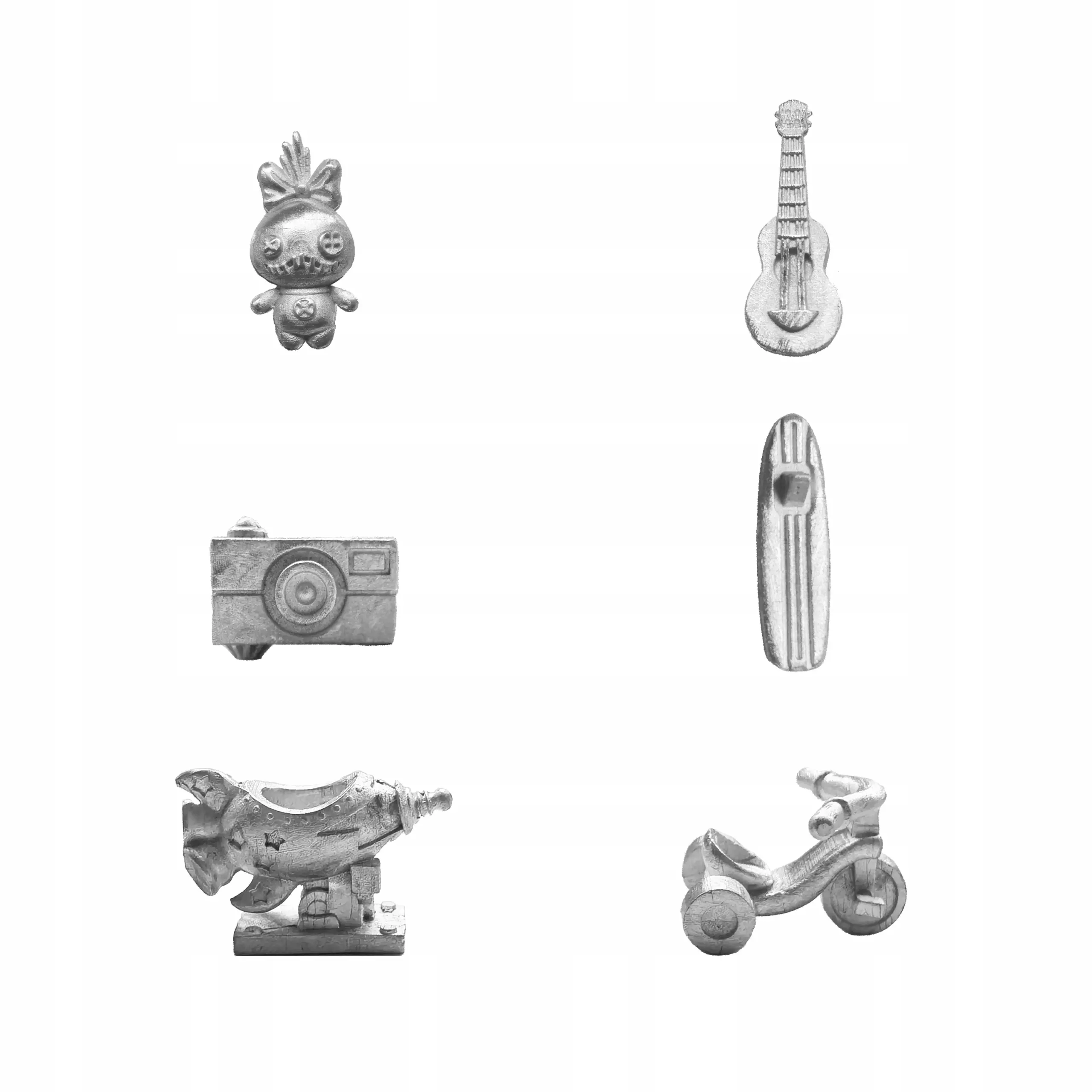 Kolekcja metalowych pionków do gry w Monopoly: Stitch, gitara, aparat fotograficzny, deska surfingowa, statek kosmiczny i motocykl.