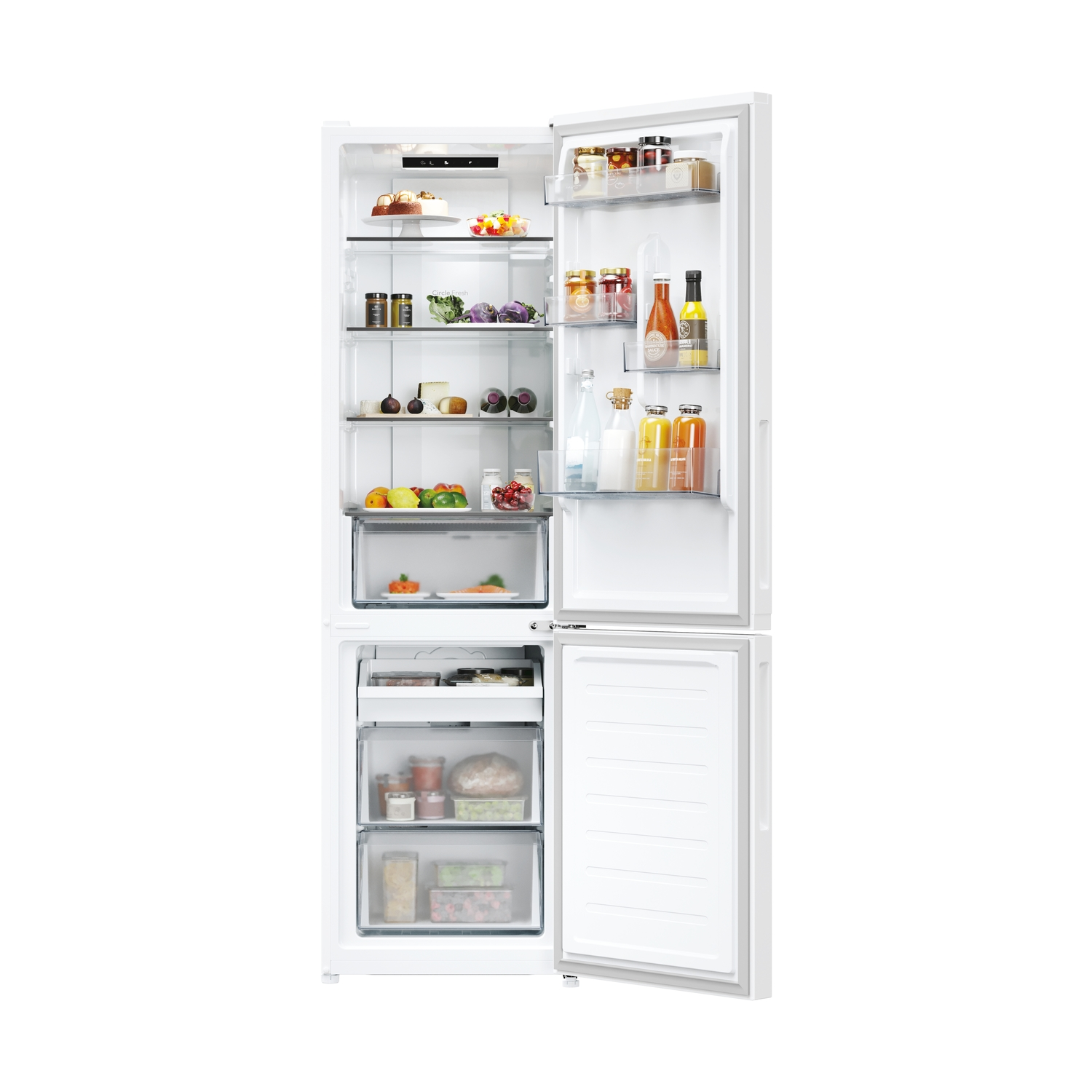 Un frigorifero bianco con la porta aperta, pieno di generi alimentari sugli scaffali.
