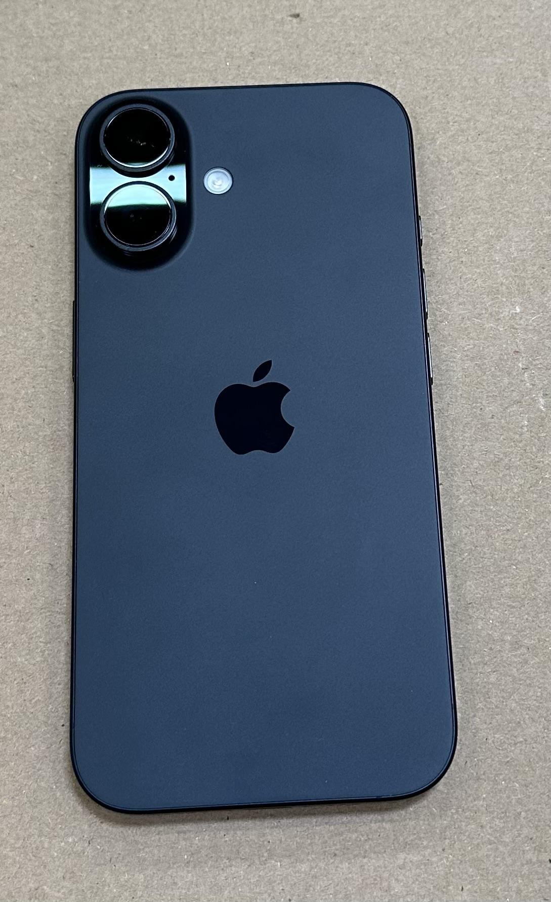 OUTLET APPLE iPhone 16 256 GB Czarny MYEE3HX/A 