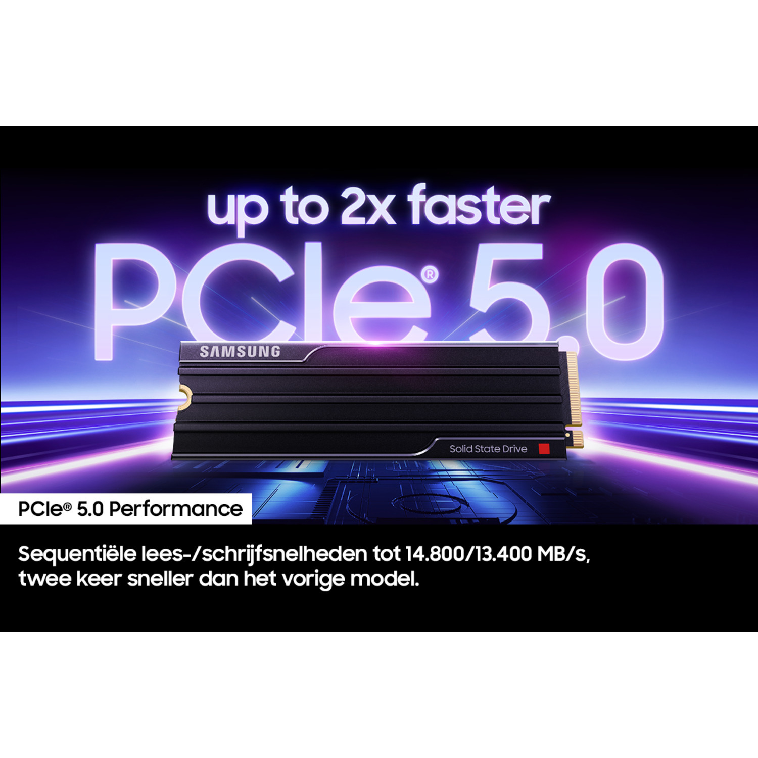 Zwarte Samsung PCle 5.0 SSD met 'up to 2x faster'. Paarse achtergrond.
