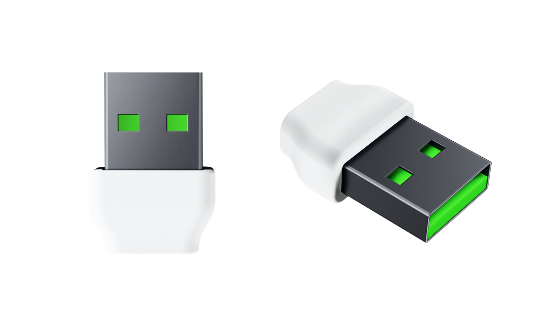 Dwa pendrive'y. Biała obudowa z czarnym złączem. Zielone detale.