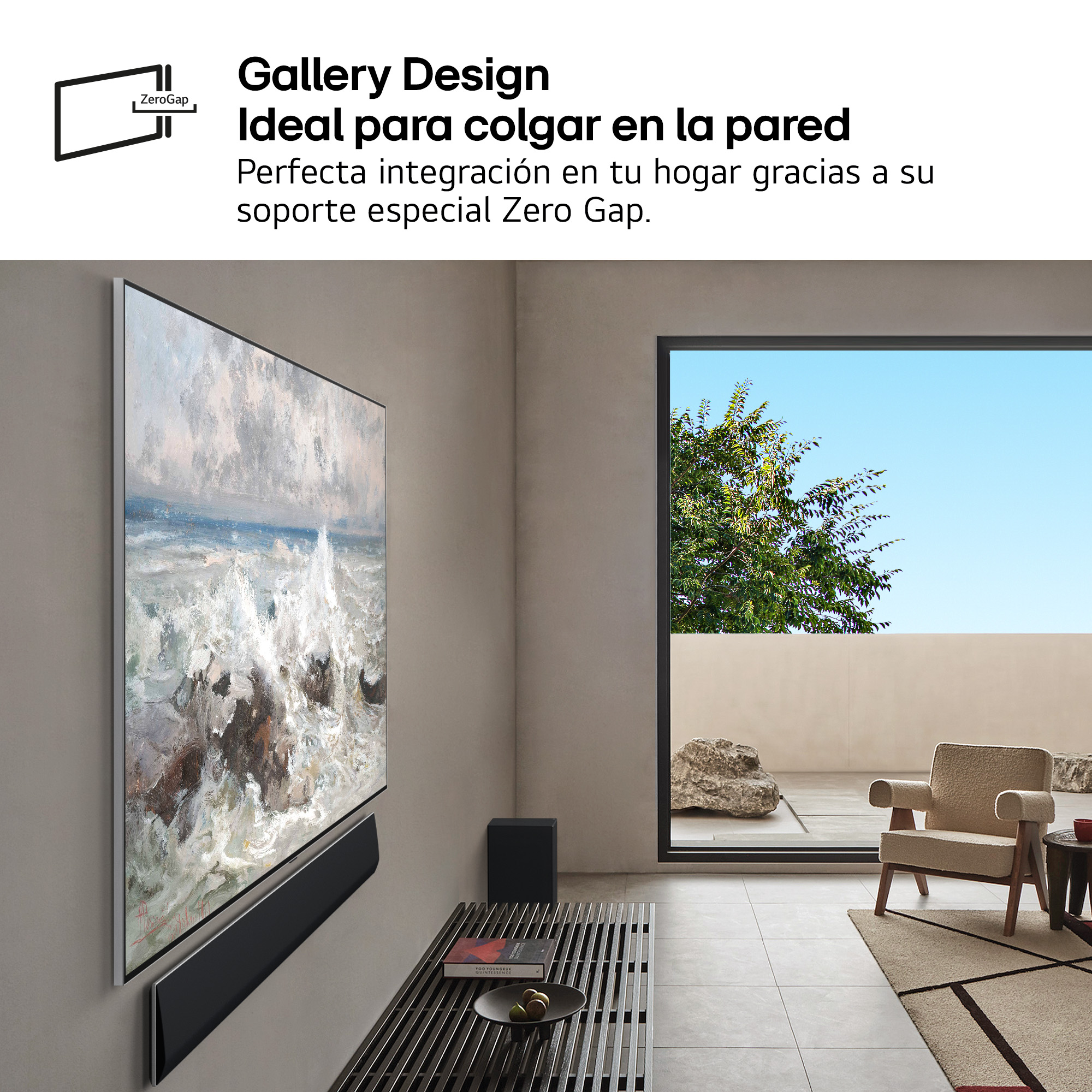 TV en pared, pared con arte, ventana con vista, sofá y alfombra.