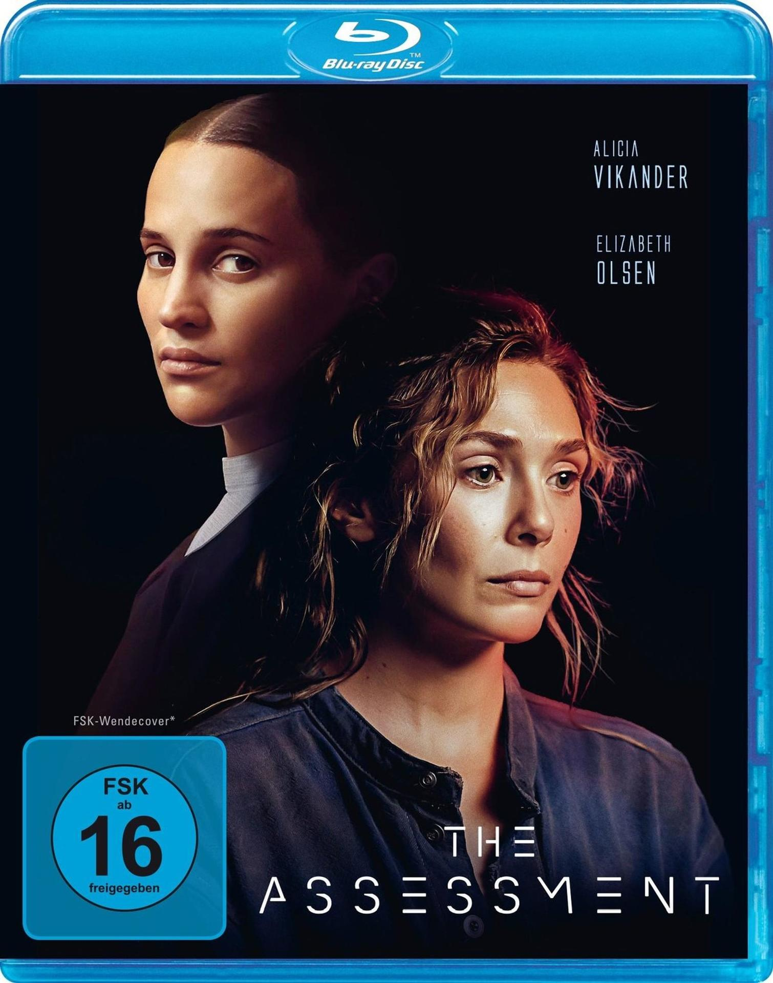 Blu-ray-Filmcover. Zwei Frauen blicken nach vorne auf schwarzem Hintergrund. Text enthält „The Assessment“ und Schauspielernamen.