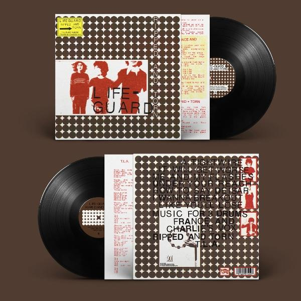 Vinyl-Schallplatten-Albumcover und -Platte. Zwei Platten mit Cover-Art, brauner und weißer Hintergrund.