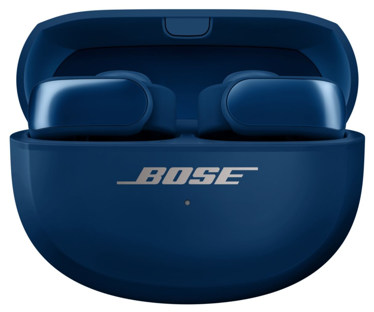 Niebieskie słuchawki Bose w etui ładującym, z logo Bose na etui.