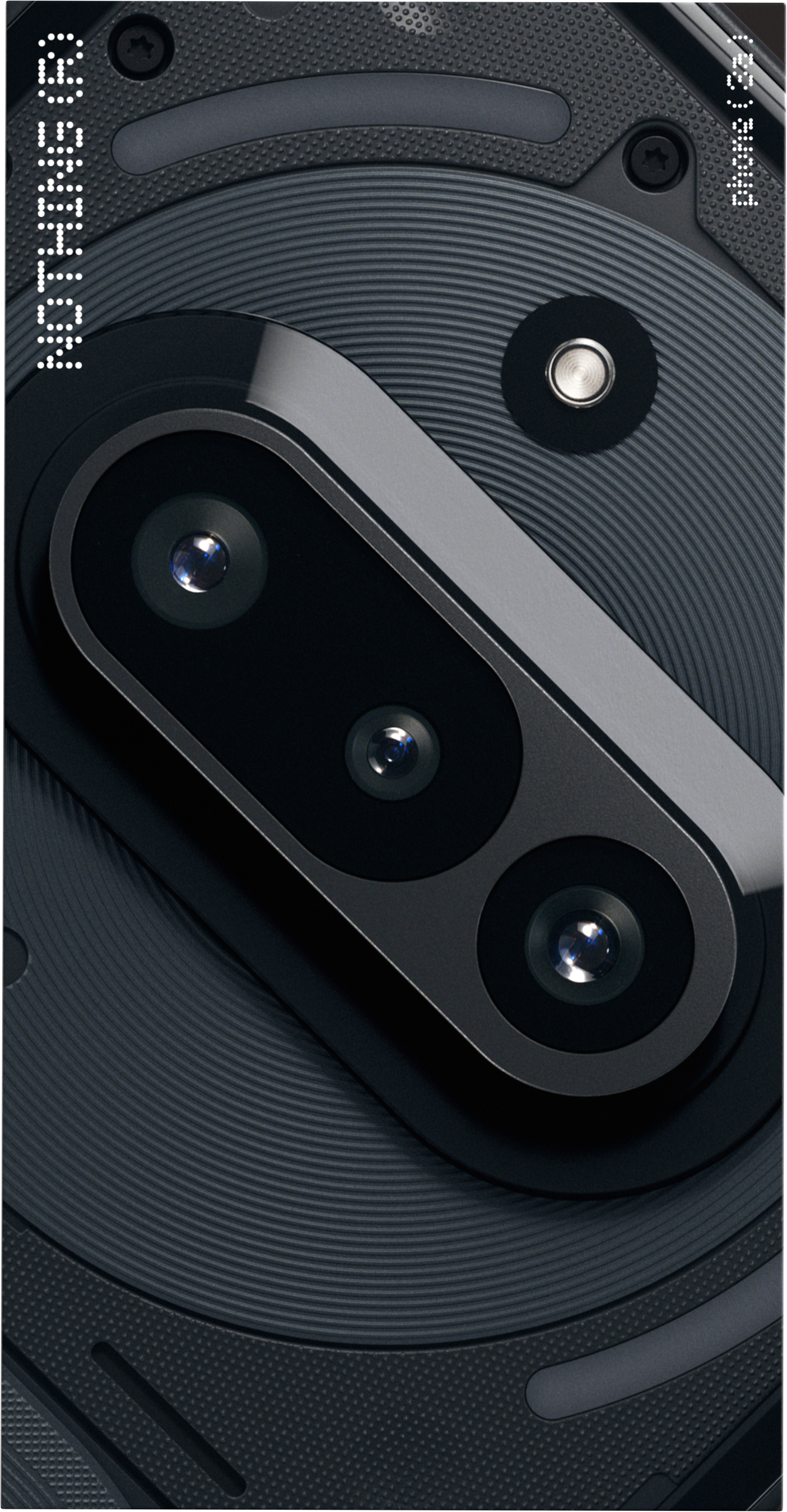 Vue rapprochée du module de caméra arrière du Nothing Phone. Trois lentilles.