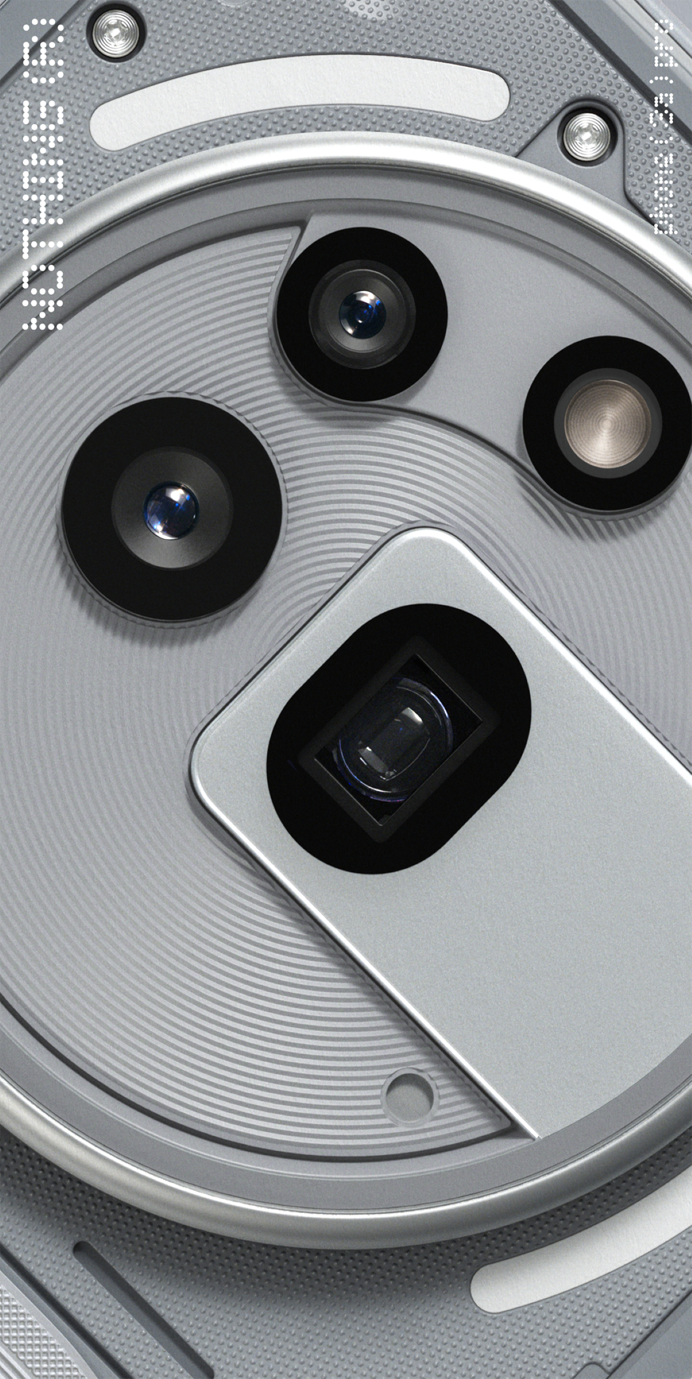Gros plan de l'arrière d'un smartphone argenté. Montre les objectifs de l'appareil photo et les détails du design.