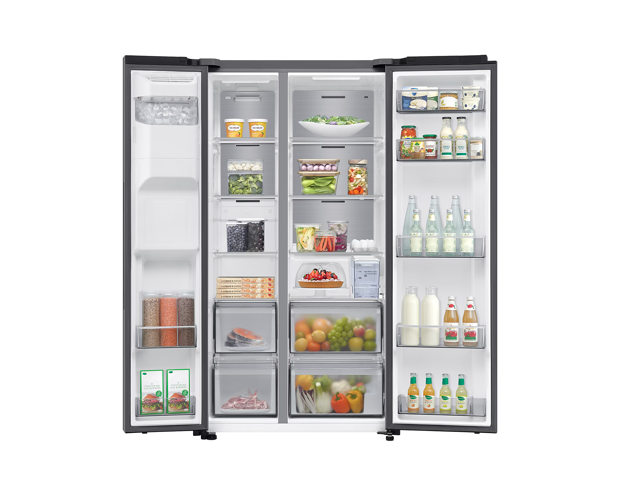 Ein voll bestückter Samsung Kühlschrank mit offenen Türen, der organisierte Regale zeigt.