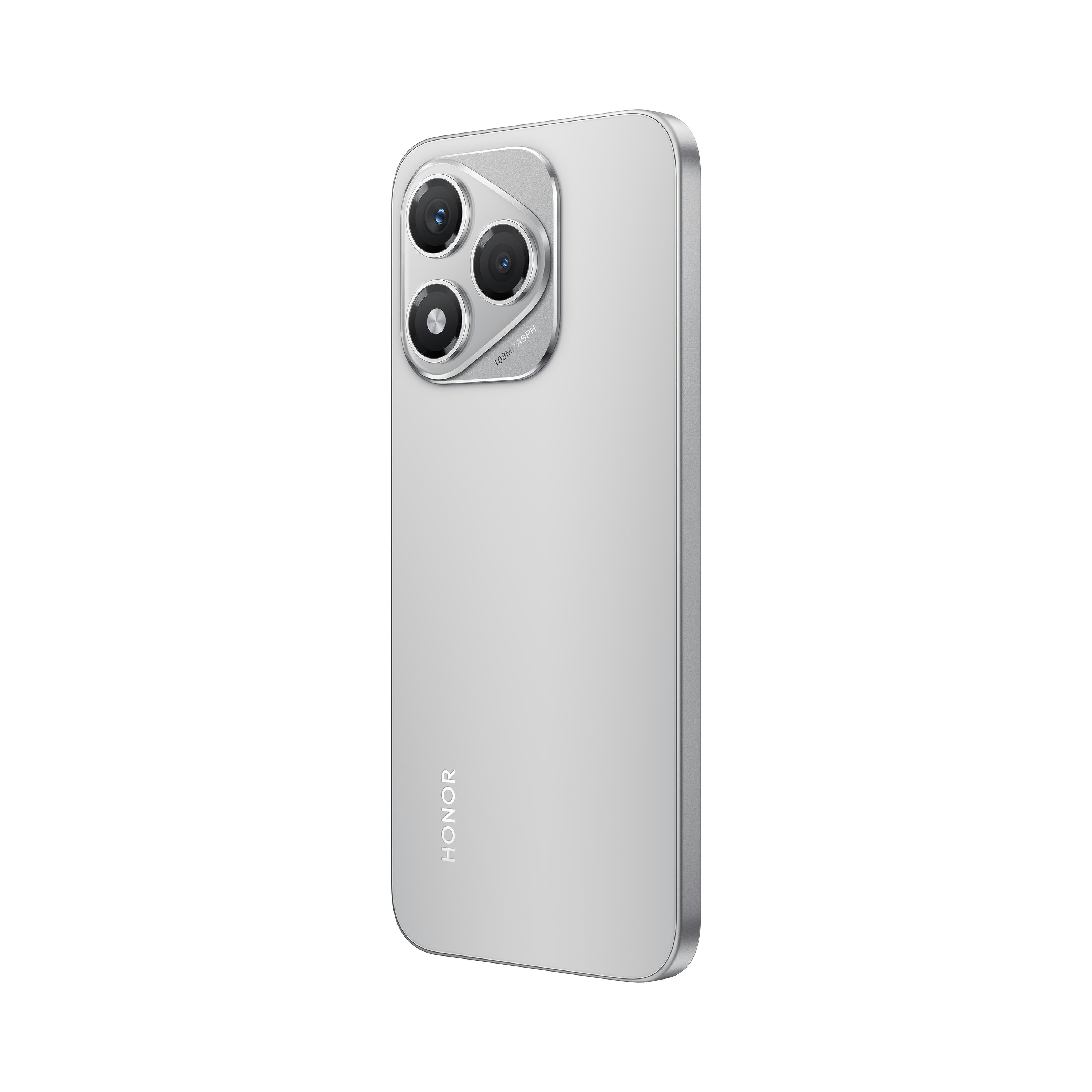 Silbernes Smartphone mit drei Rückkameras. Elegantes Design mit HONOR-Logo.