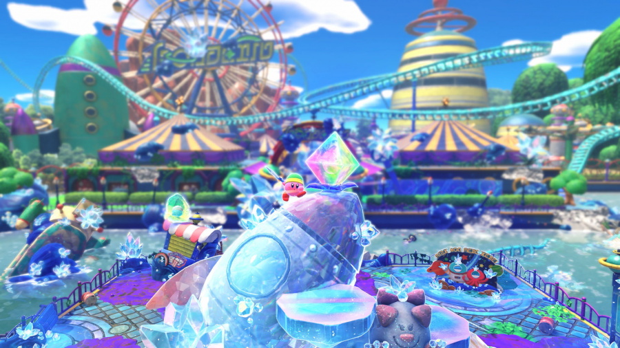 Kirby na rakiecie w kolorowym parku rozrywki. Diabelski młyn i inne atrakcje w tle.