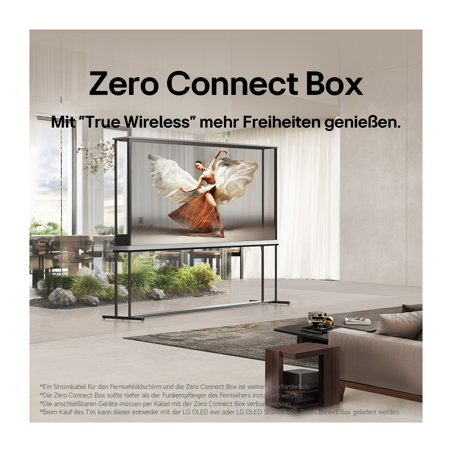 Ein transparenter Fernseher mit einer Tänzerin auf dem Bildschirm und Möbeln.