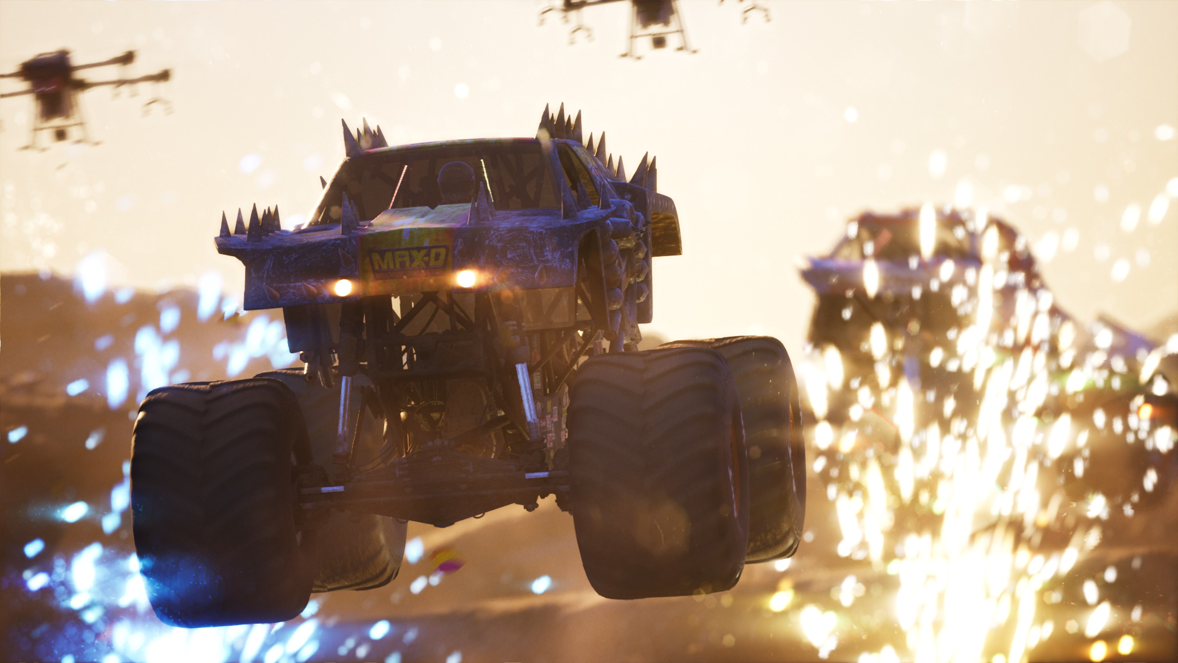 Un monster truck a mezz'aria con scintille e droni sullo sfondo, scena d'azione.