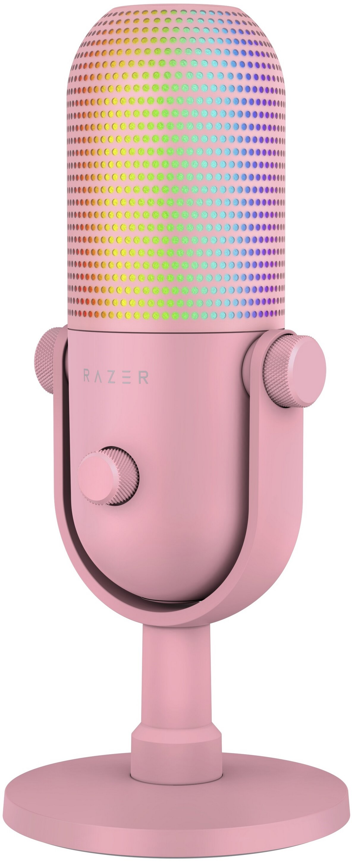 Mężczyzna używa laptopa, dwóch monitorów i telefonu na drewnianym biurku.