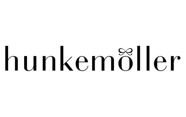 Der Markenname 'hunkemöller' in schwarzer Schrift auf weißem Hintergrund. Das 'ö' ist mit einer Schleife gestaltet.