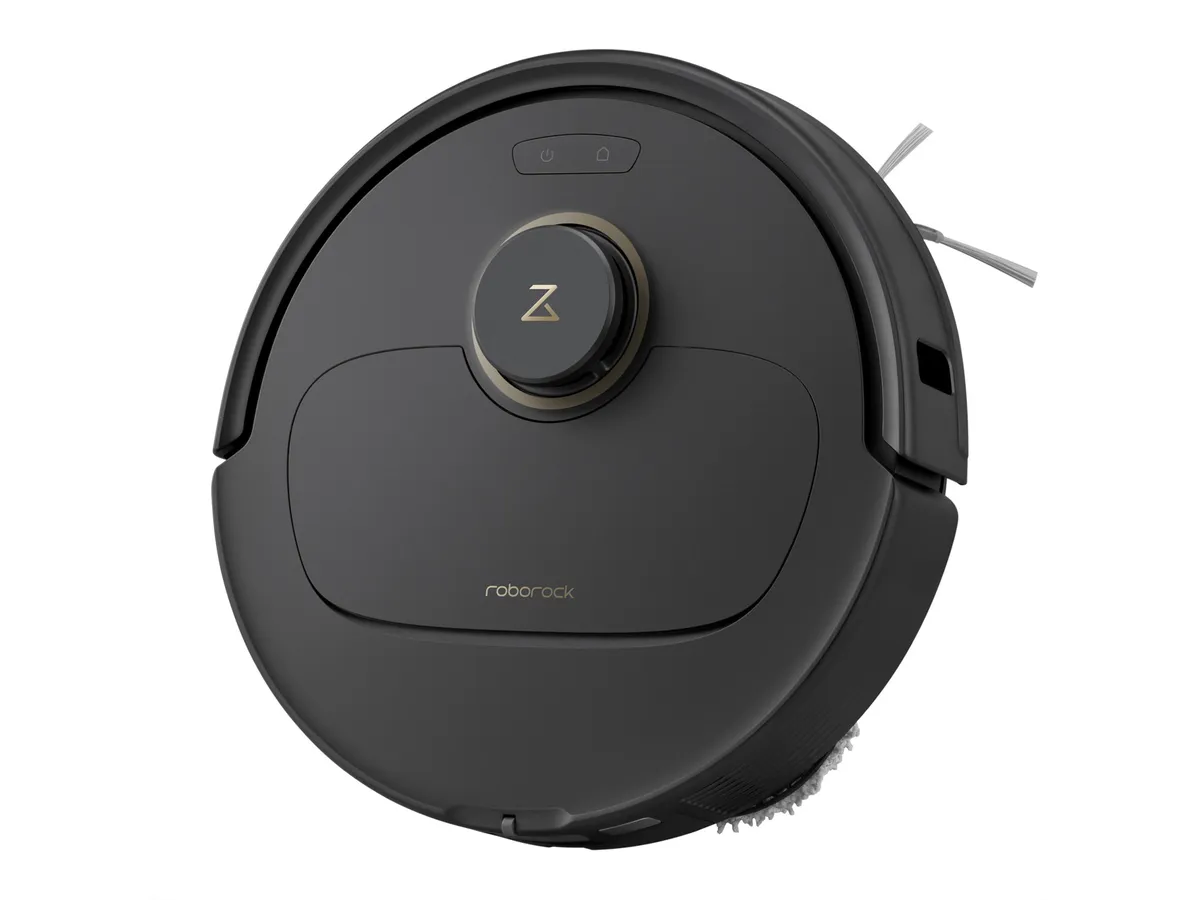 Aspiradora robot redonda negra. Vista superior, con botón y nombre de marca.