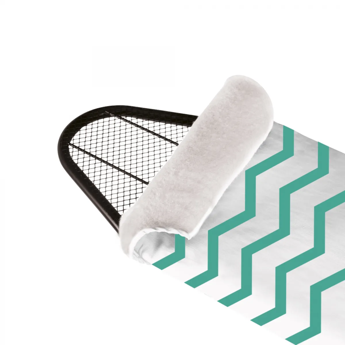 Una tabla de planchar con un patrón de zig-zag verde sobre blanco, la cubierta superior está parcialmente levantada.