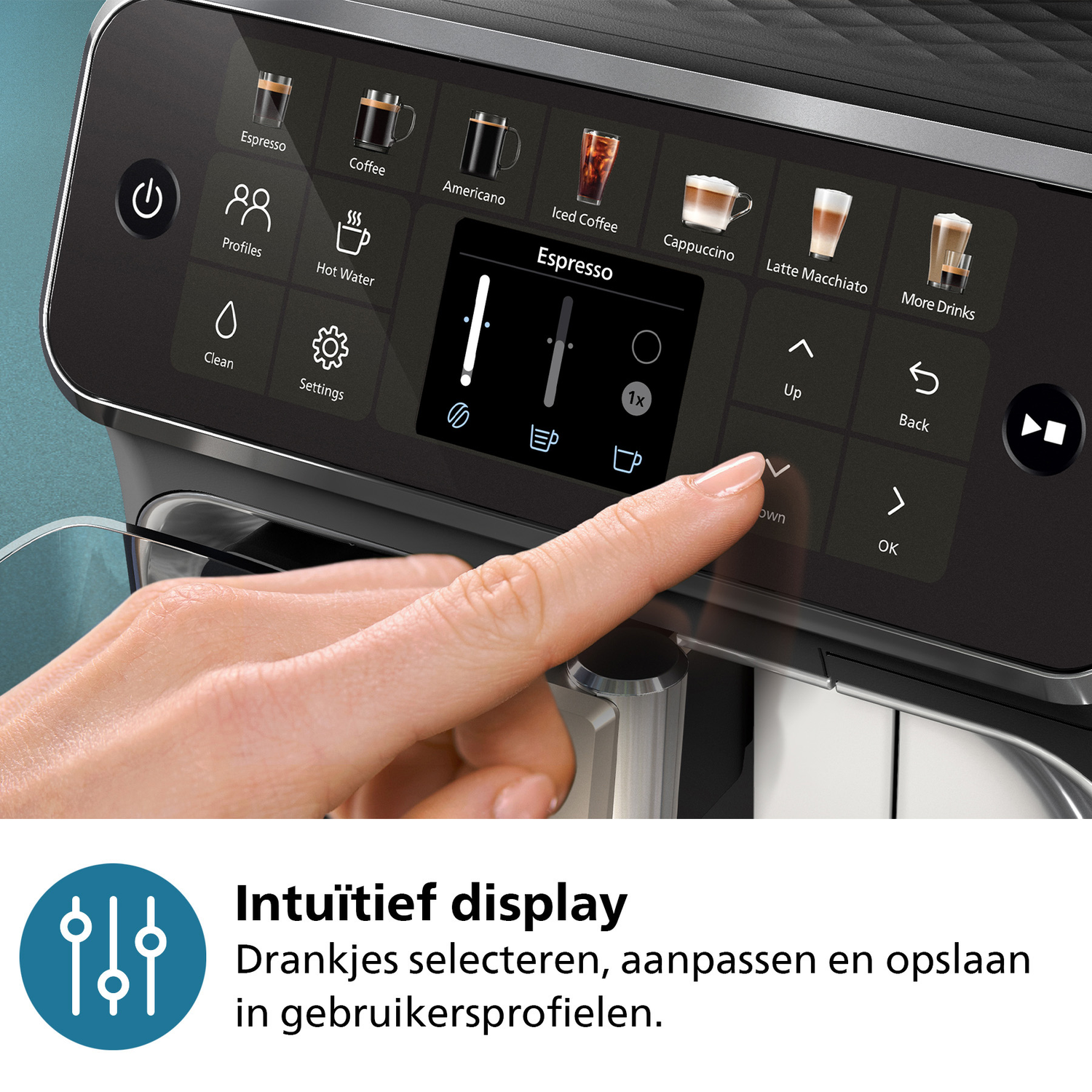 Een hand drukt op een knop op het display van een koffiemachine.