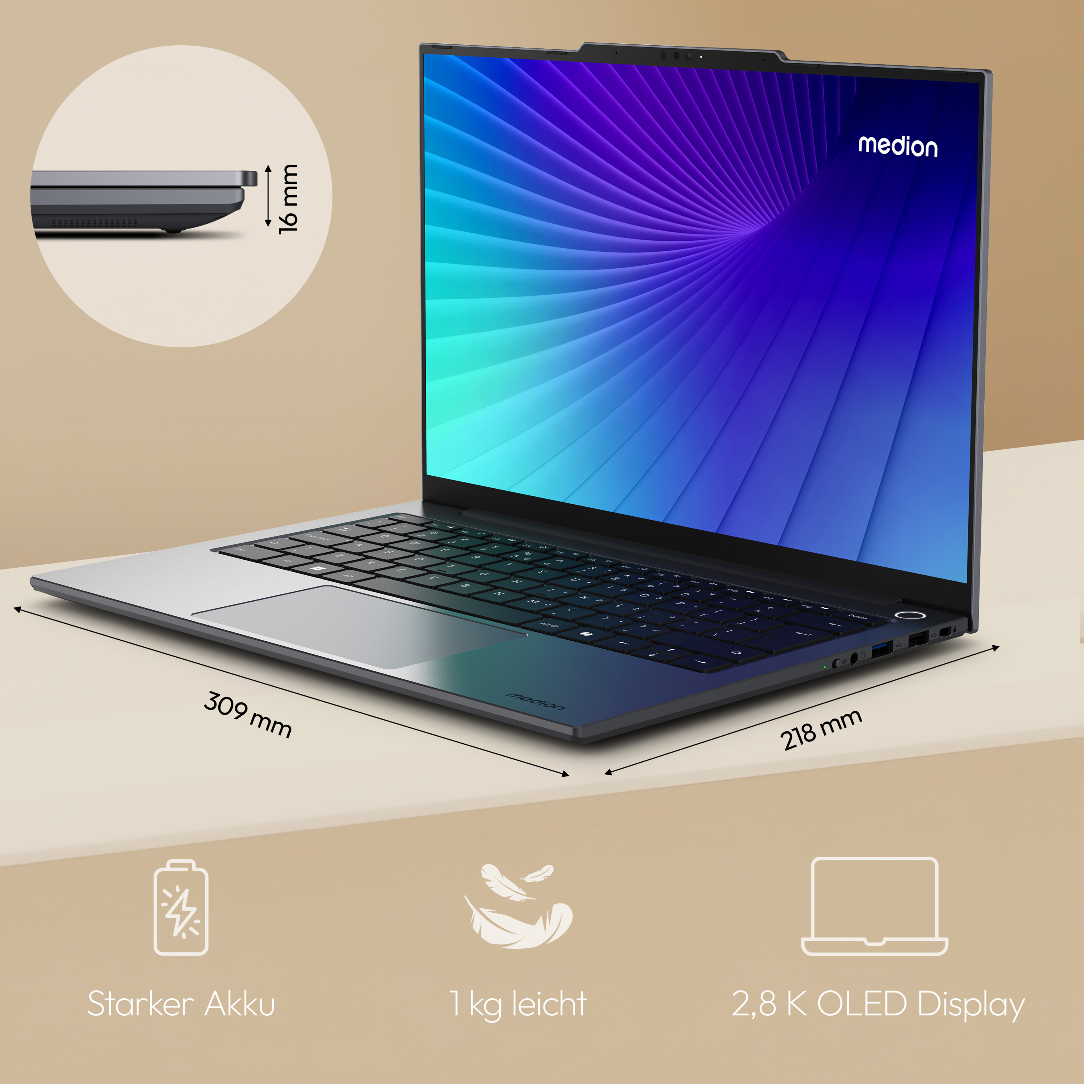 Ein silberner Laptop mit Spezifikationen, einschließlich Abmessungen und Akkukapazität.