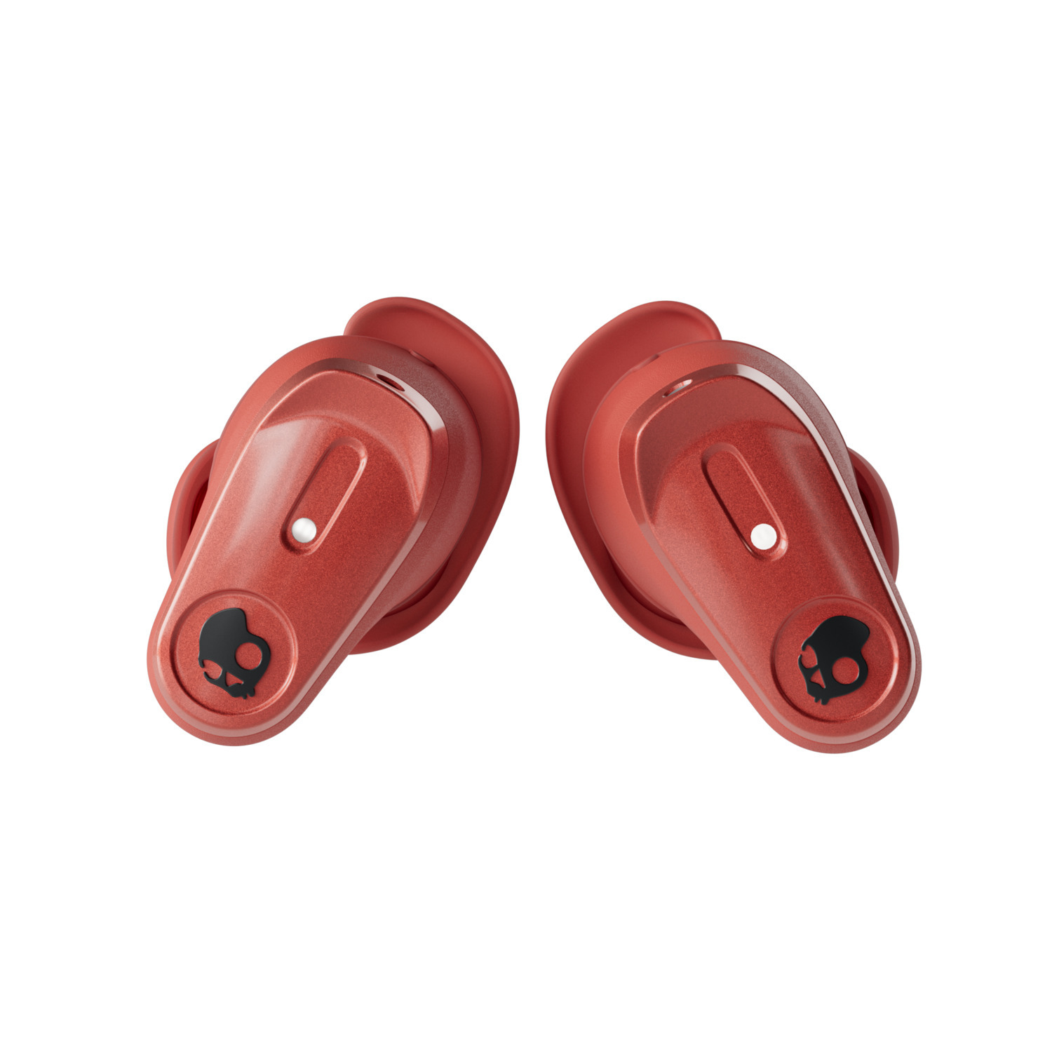 Zwei rote Skullcandy-Ohrhörer auf weißem Hintergrund, schräge Ansicht.