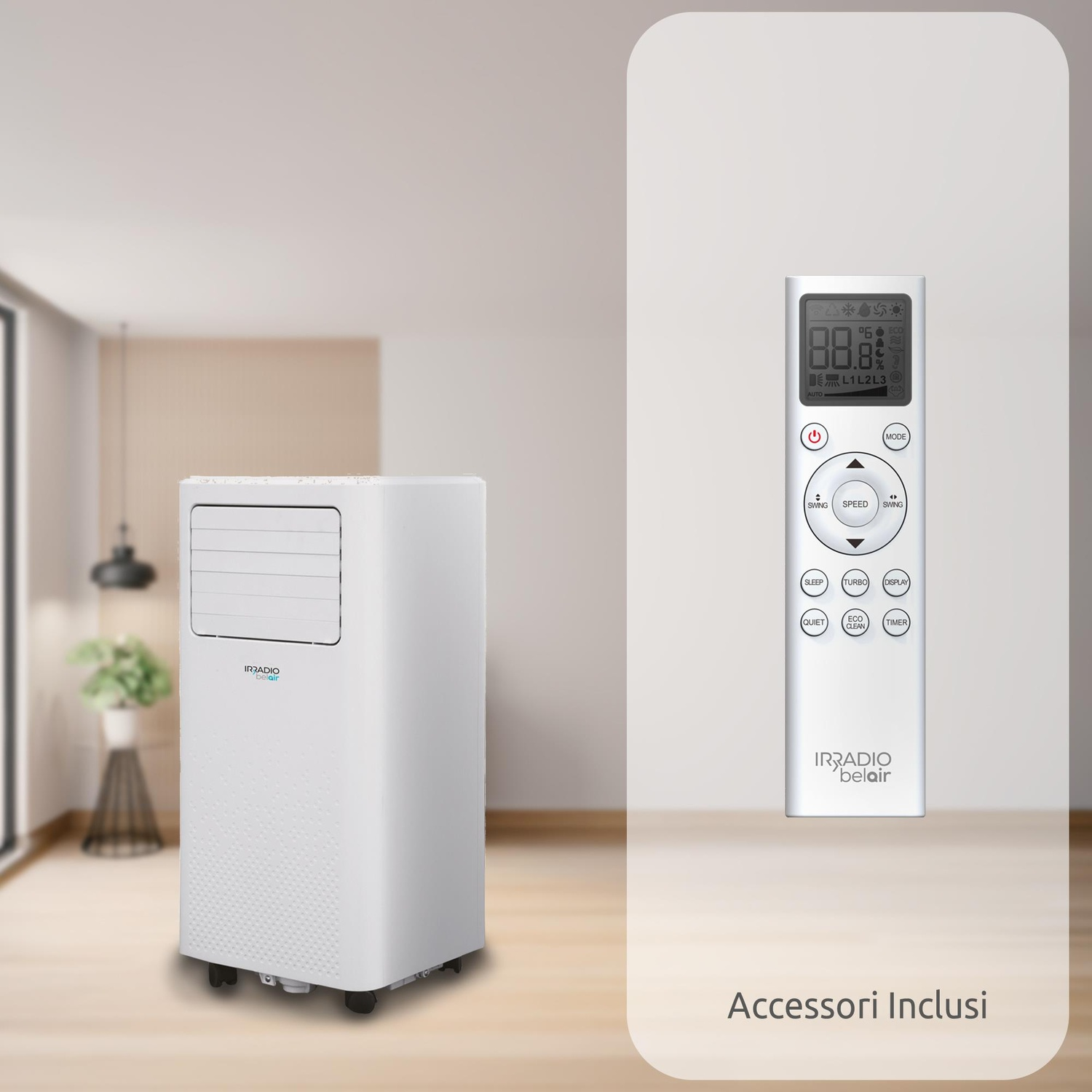 Condizionatore bianco e telecomando. Stanza sfocata con lampade e pianta. Testo accessori inclusi.