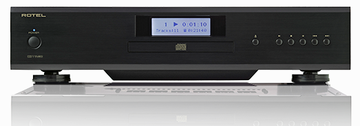 Schwarzer CD-Player mit Display und Knöpfen. Es steht auf einer weißen Oberfläche.