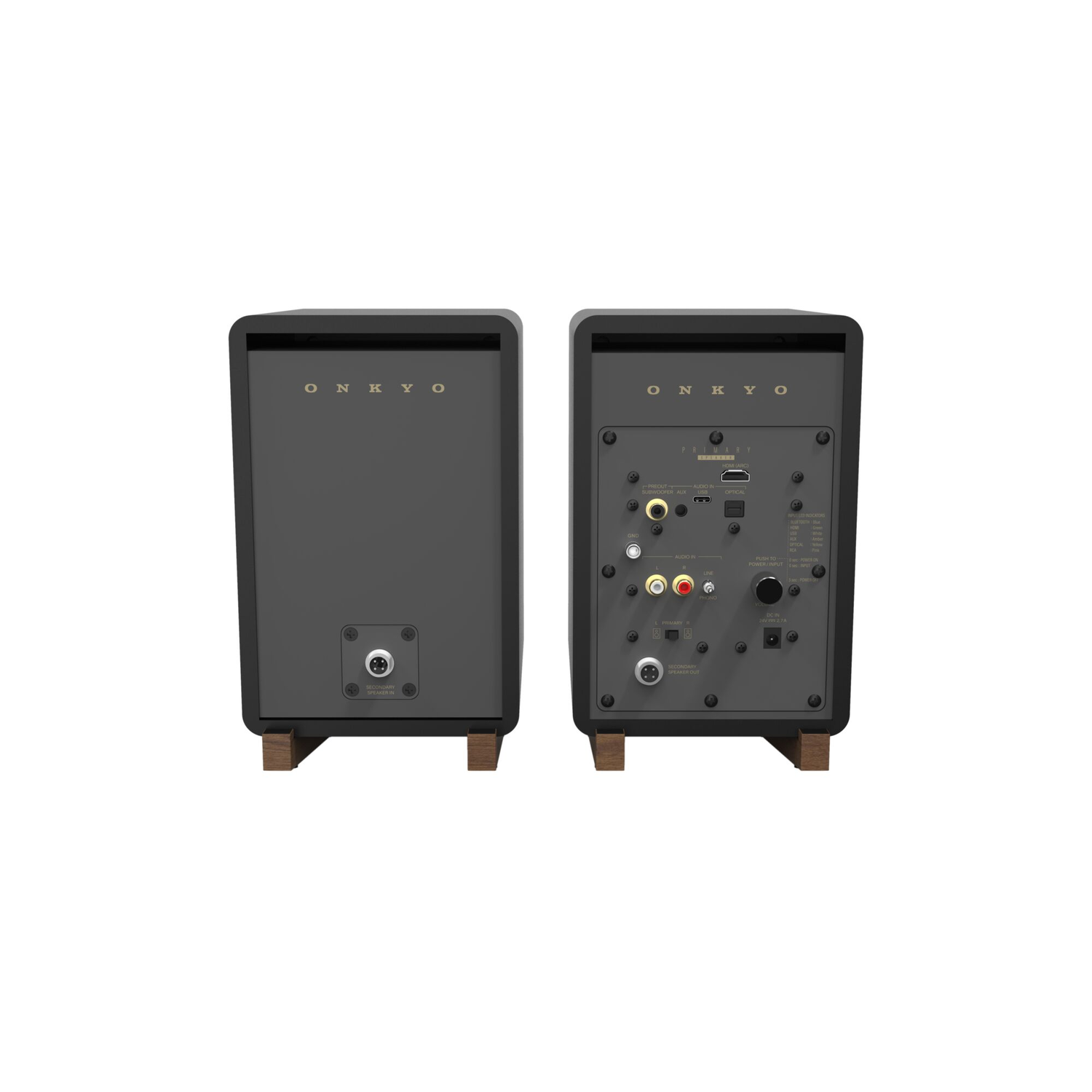 Twee zwarte ONKYO-luidsprekers. Eén toont ingangen/uitgangen, de andere een connector.