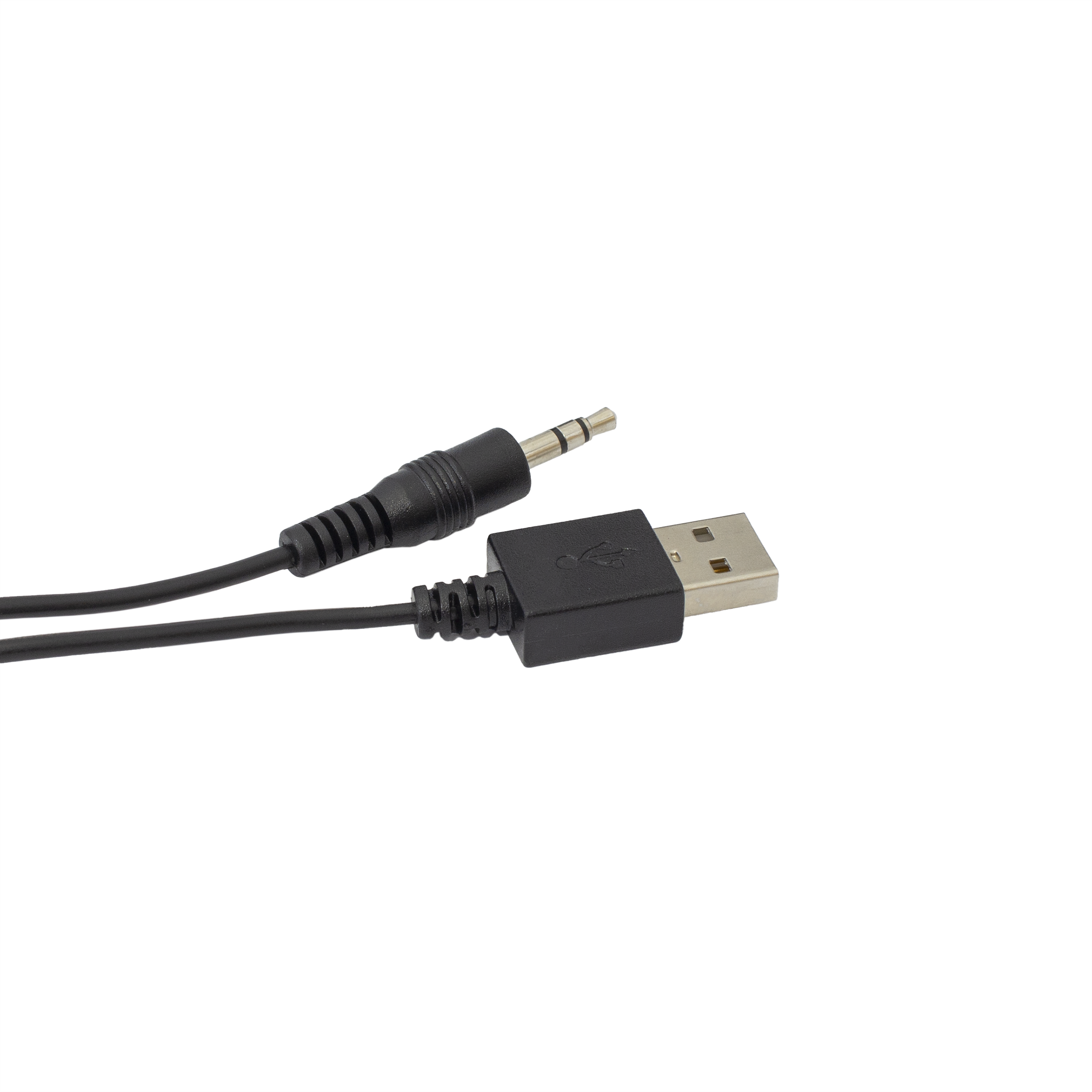 Fekete USB és 3,5 mm-es audio kábel, csatlakozókkal mindkét végén.