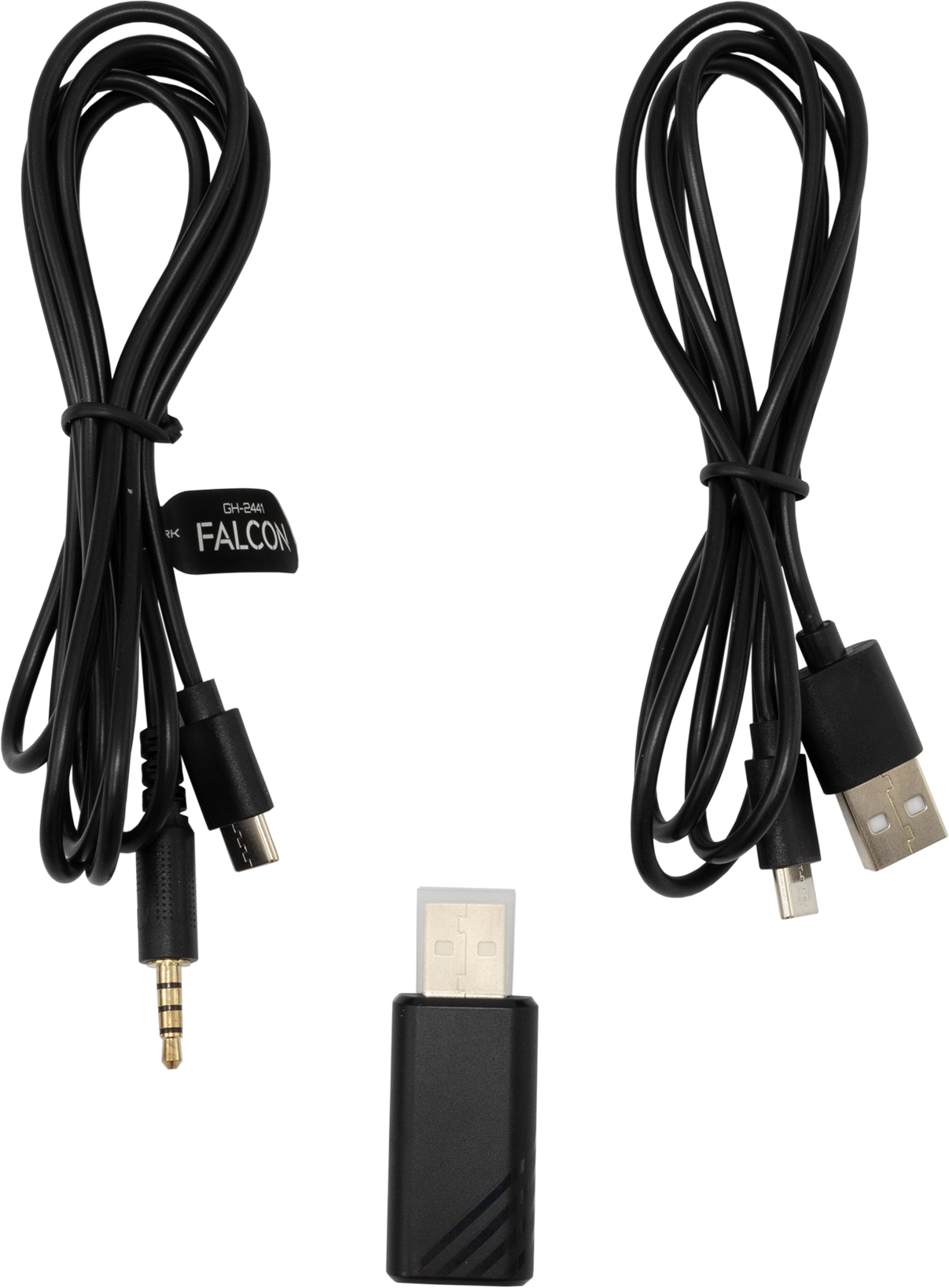 Fekete audiokábelek és egy USB-vevő.