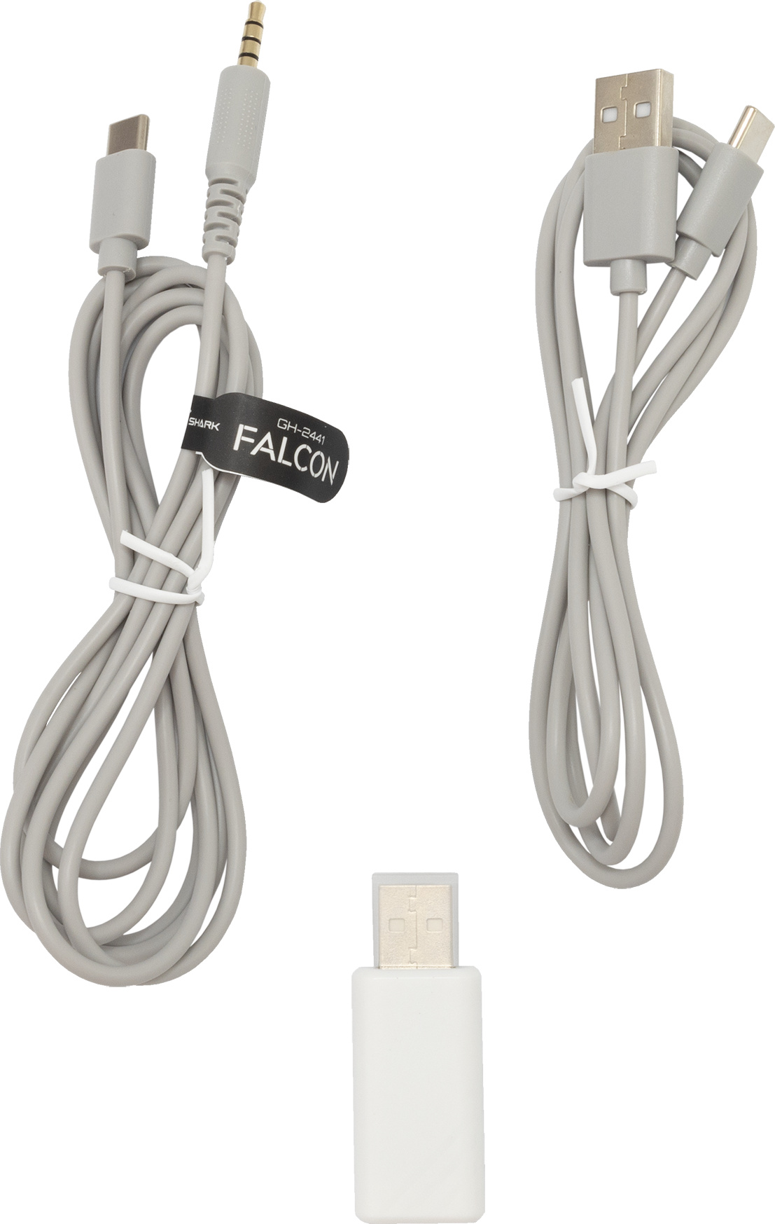 Kábelek, egy 3,5 mm-es jack, USB-C - USB-C, USB-C - USB-A és egy USB-A - USB-C adapter.