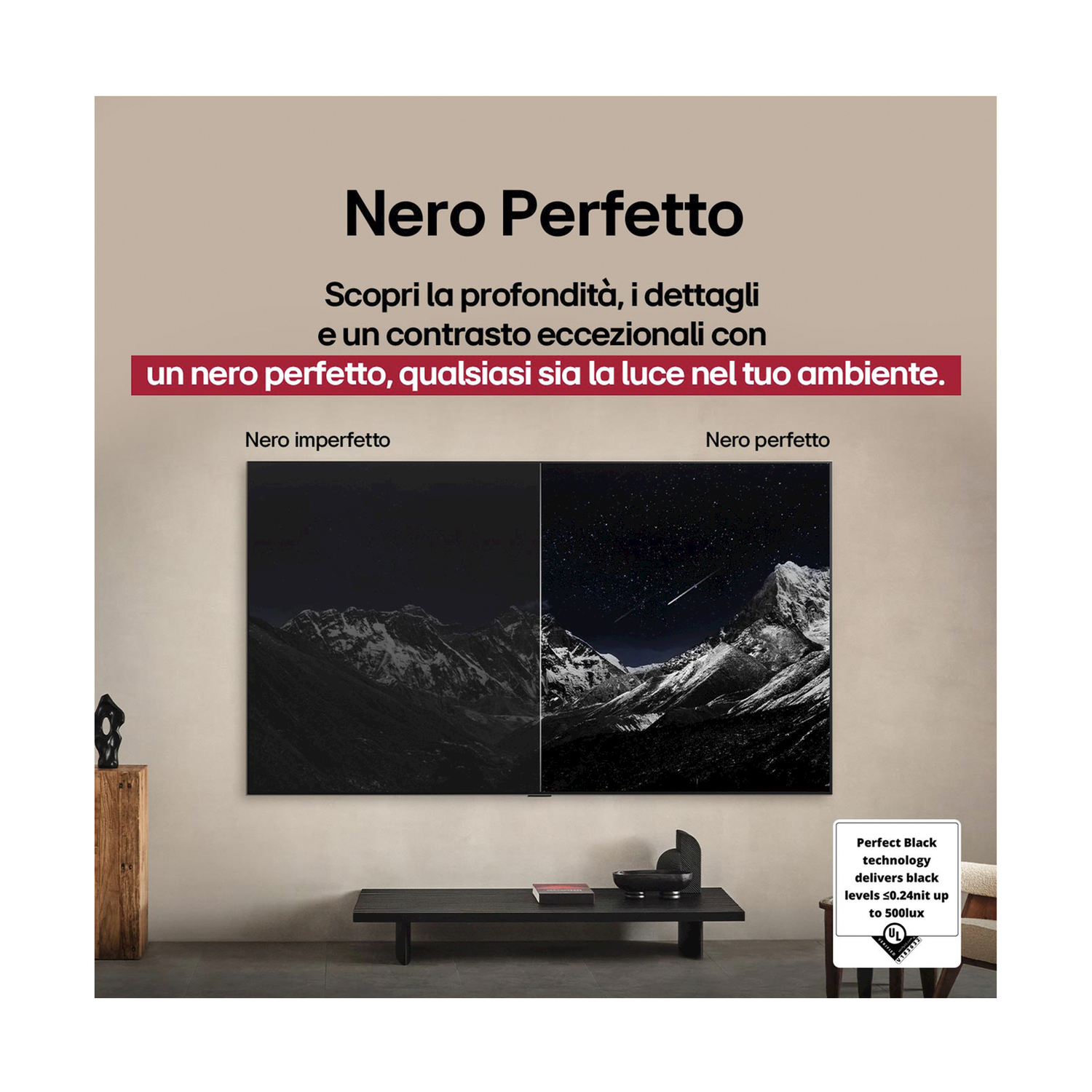 Un televisore che mostra due scene in bianco e nero. Testo in italiano.