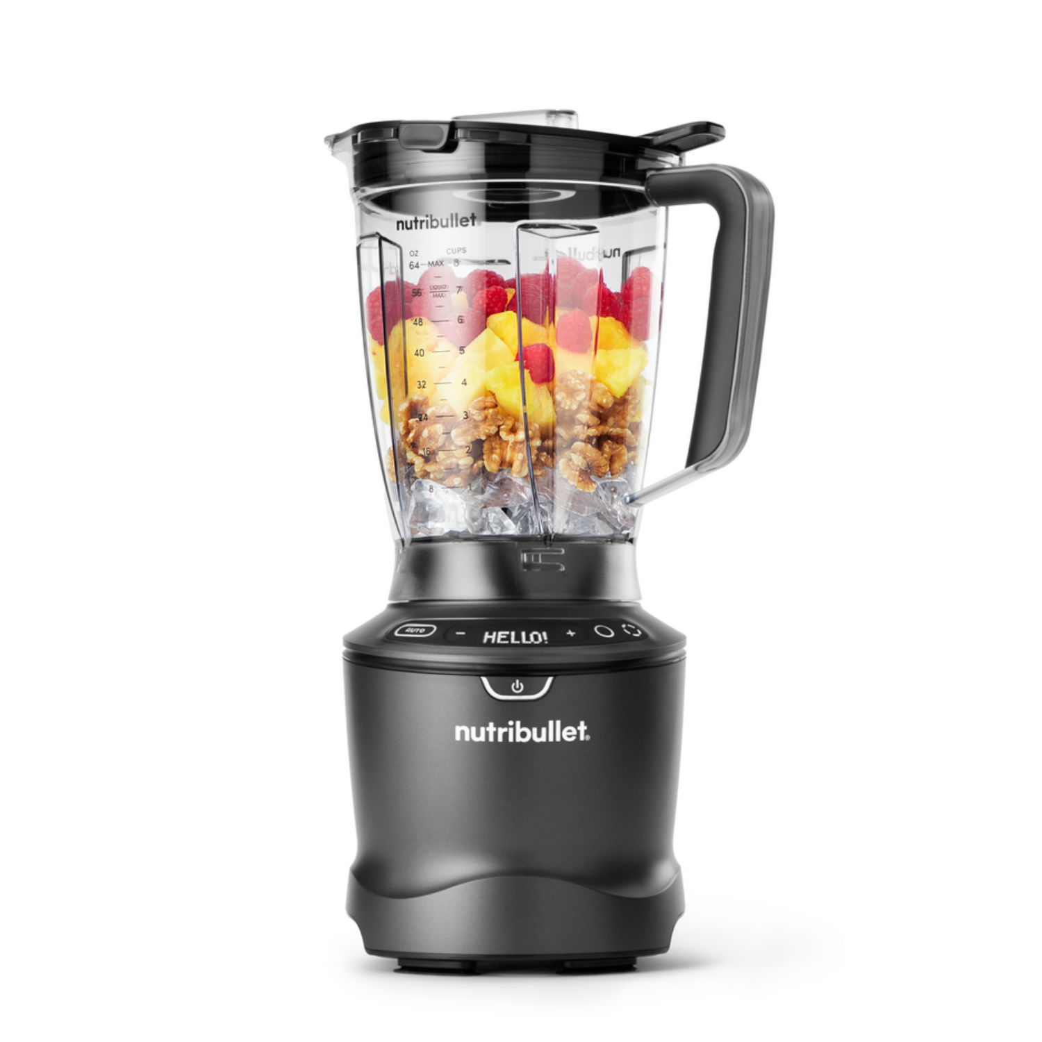 Una licuadora NutriBullet llena de hielo, piña, frambuesas y nueces, lista para usar.