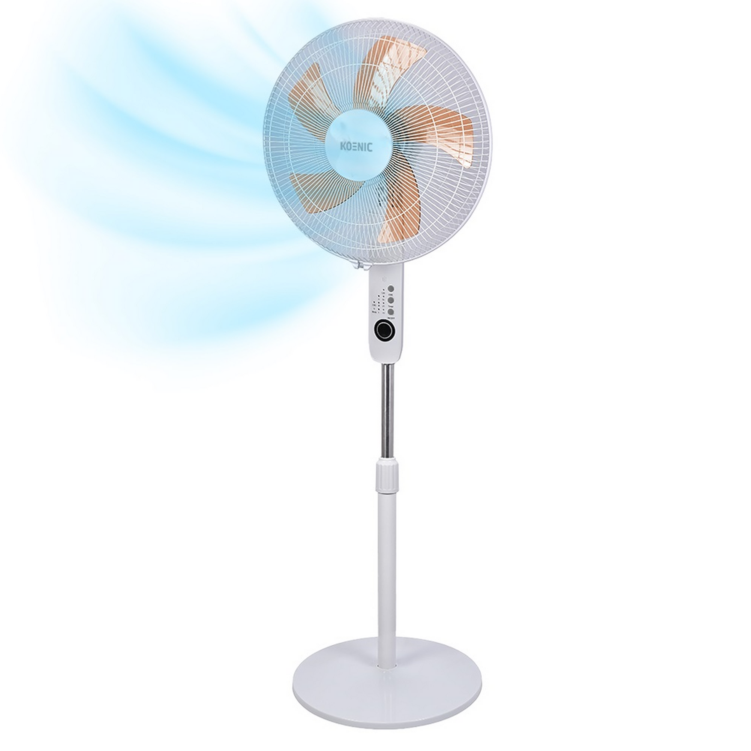 Ventilador de pie Koenic blanco con aspas naranjas, efecto aire azul. Fondo blanco.
