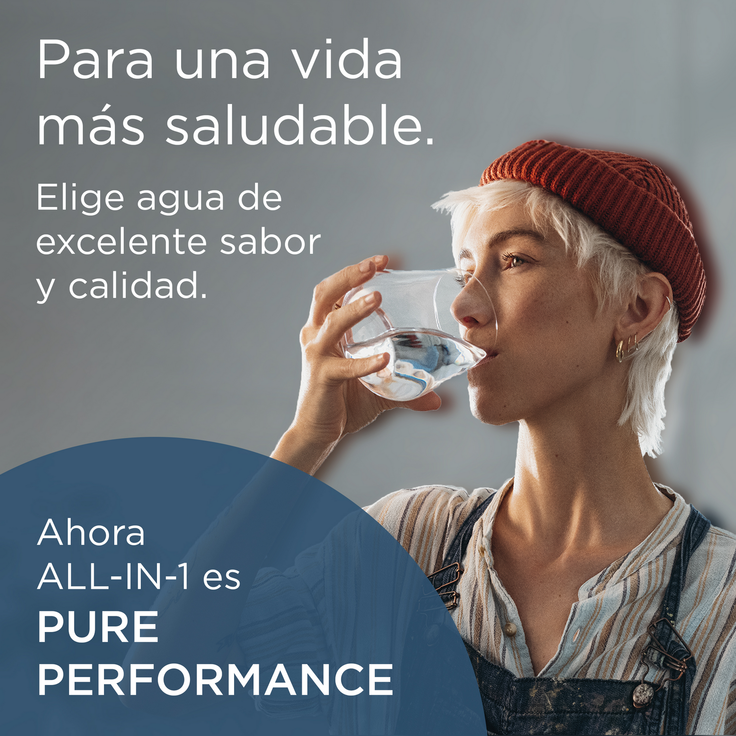 Mujer bebiendo agua de un vaso. Texto: 'Para una vida más sana. Elige agua de excelente sabor'.