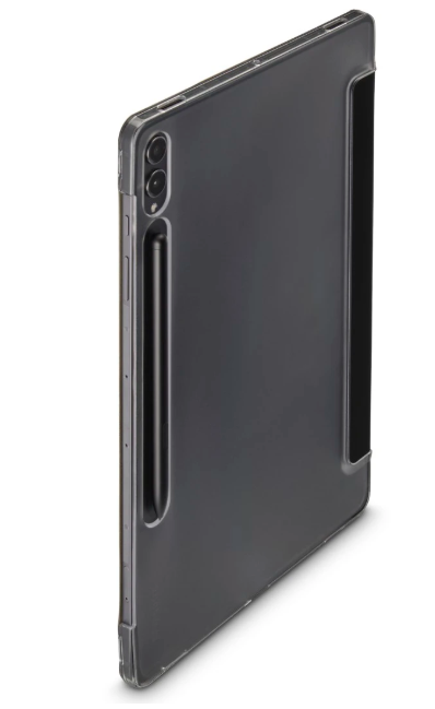 Ein graues Tablet in einer schwarzen Hülle mit einem Stiftschlitz, nach rechts abgewinkelt.