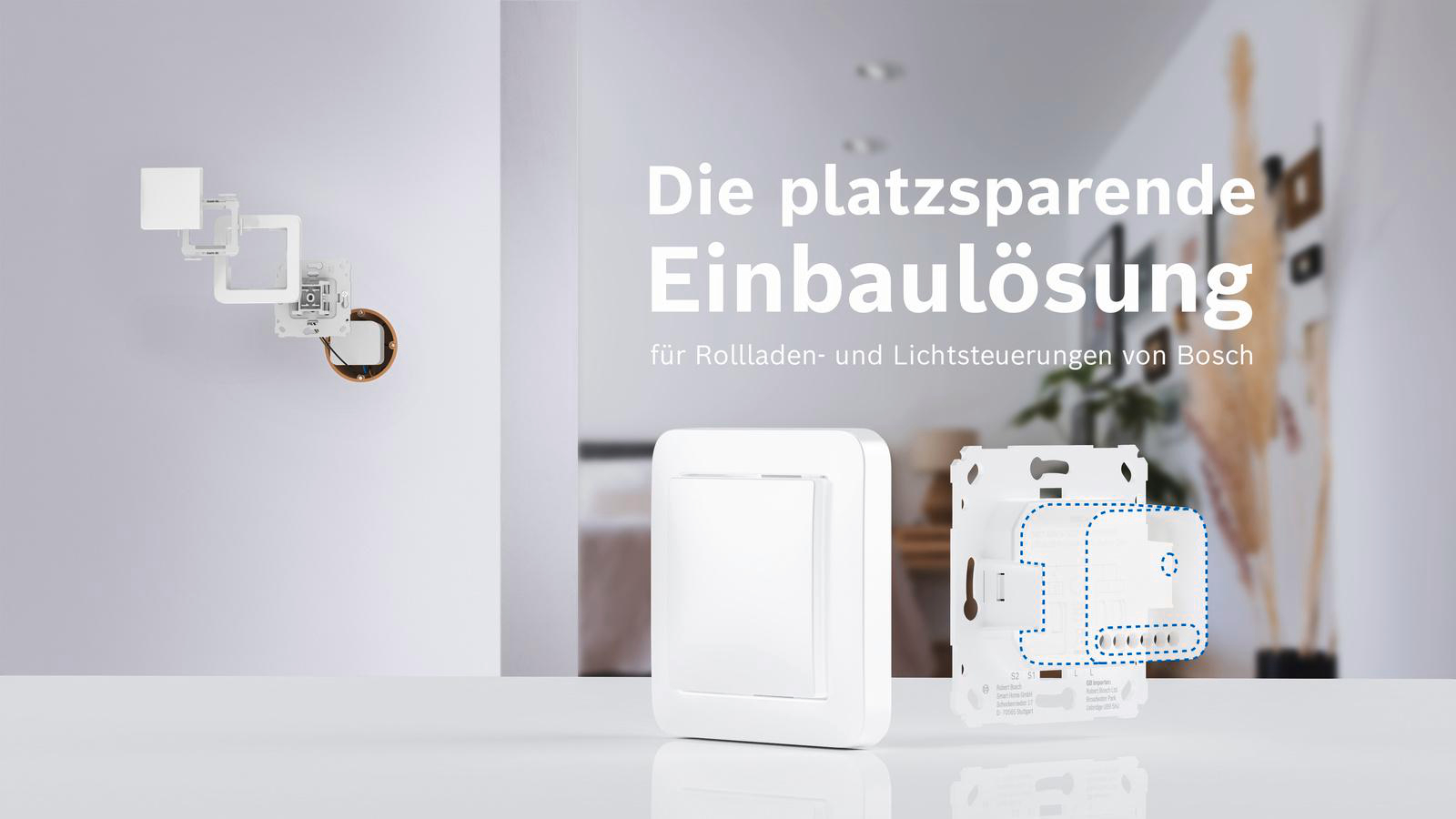 Weißer Smart-Home-Schalter und Innenkomponenten auf weißem Wandhintergrund.