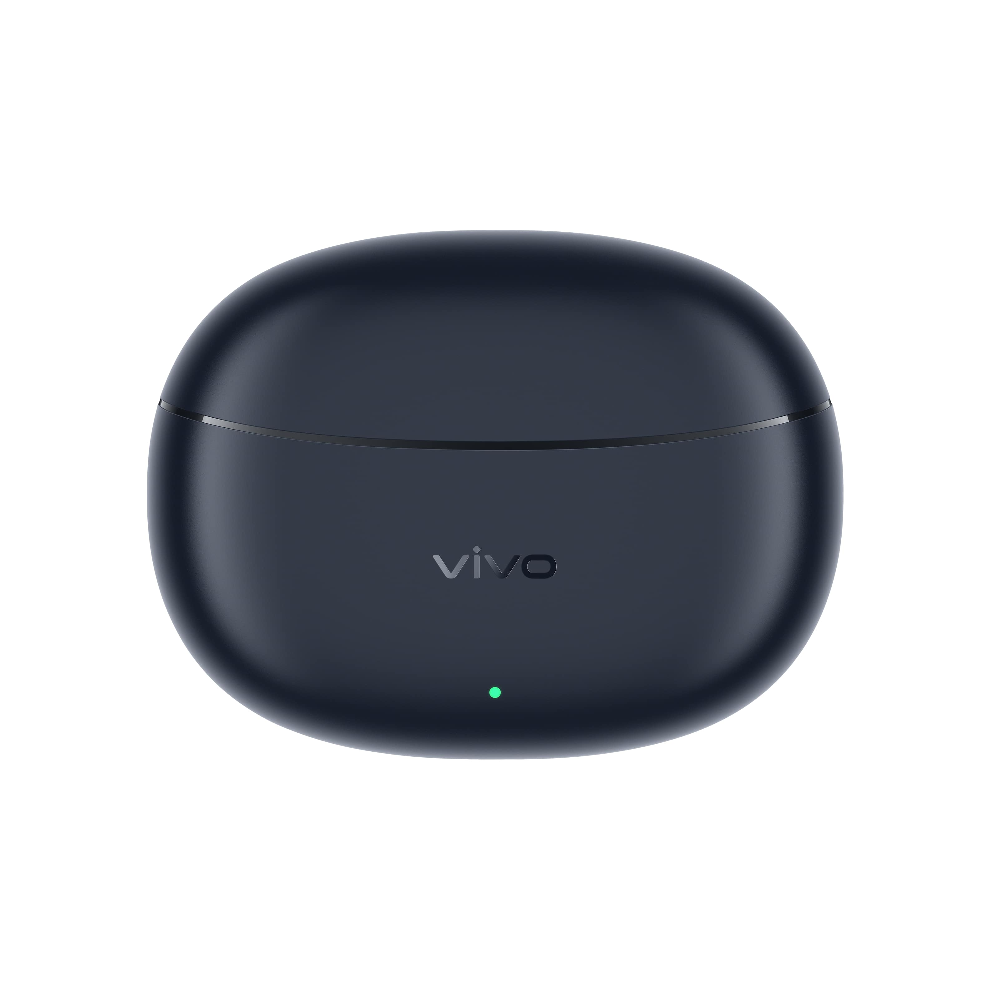 Vivo logosu ve yeşil bir ışıkla şarj olduğunu gösteren, kapalı, koyu mavi bir Vivo şarj kutusu.