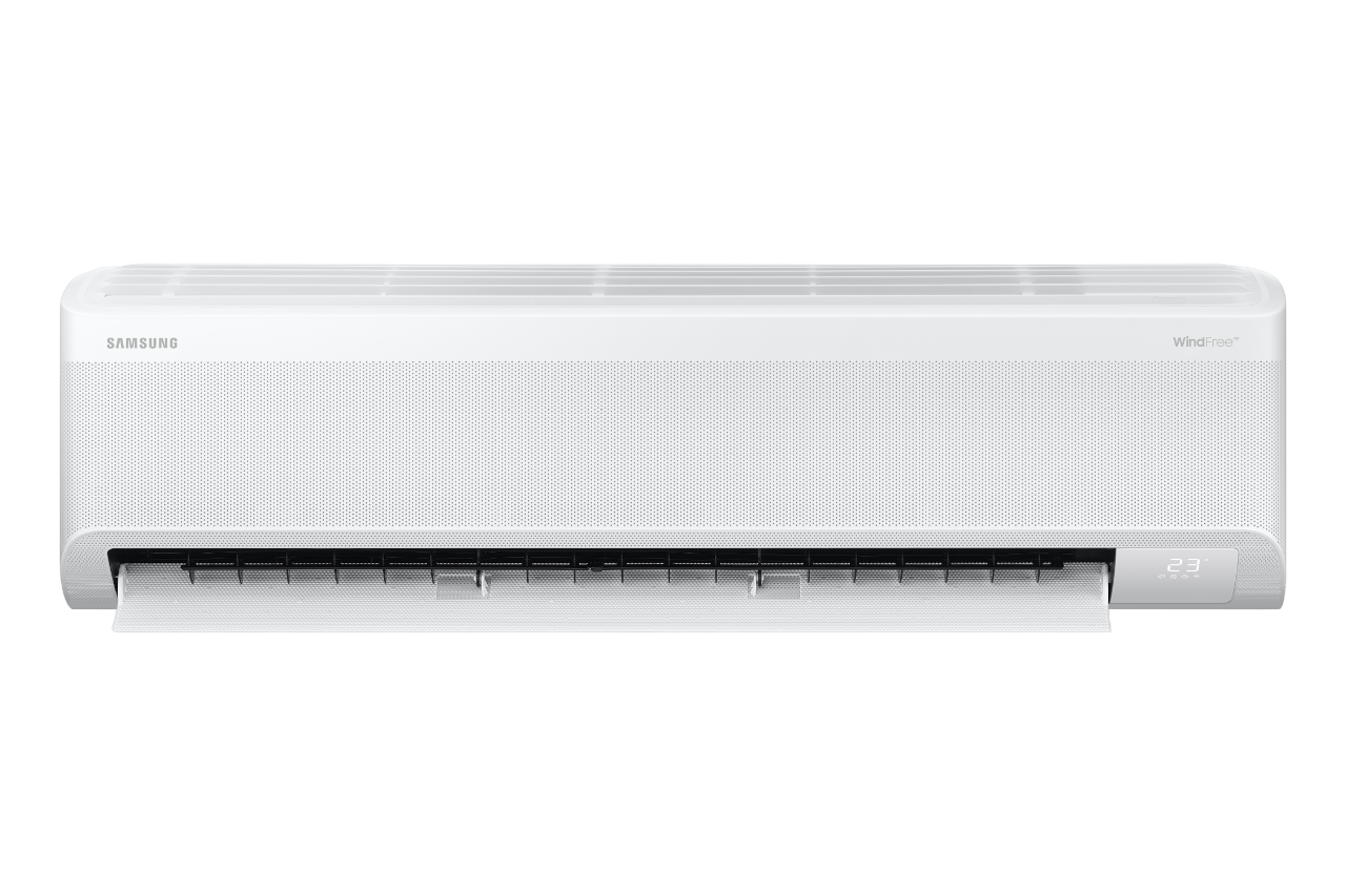 "WindFree" yazılı beyaz Samsung klima. Siyah arka plan.