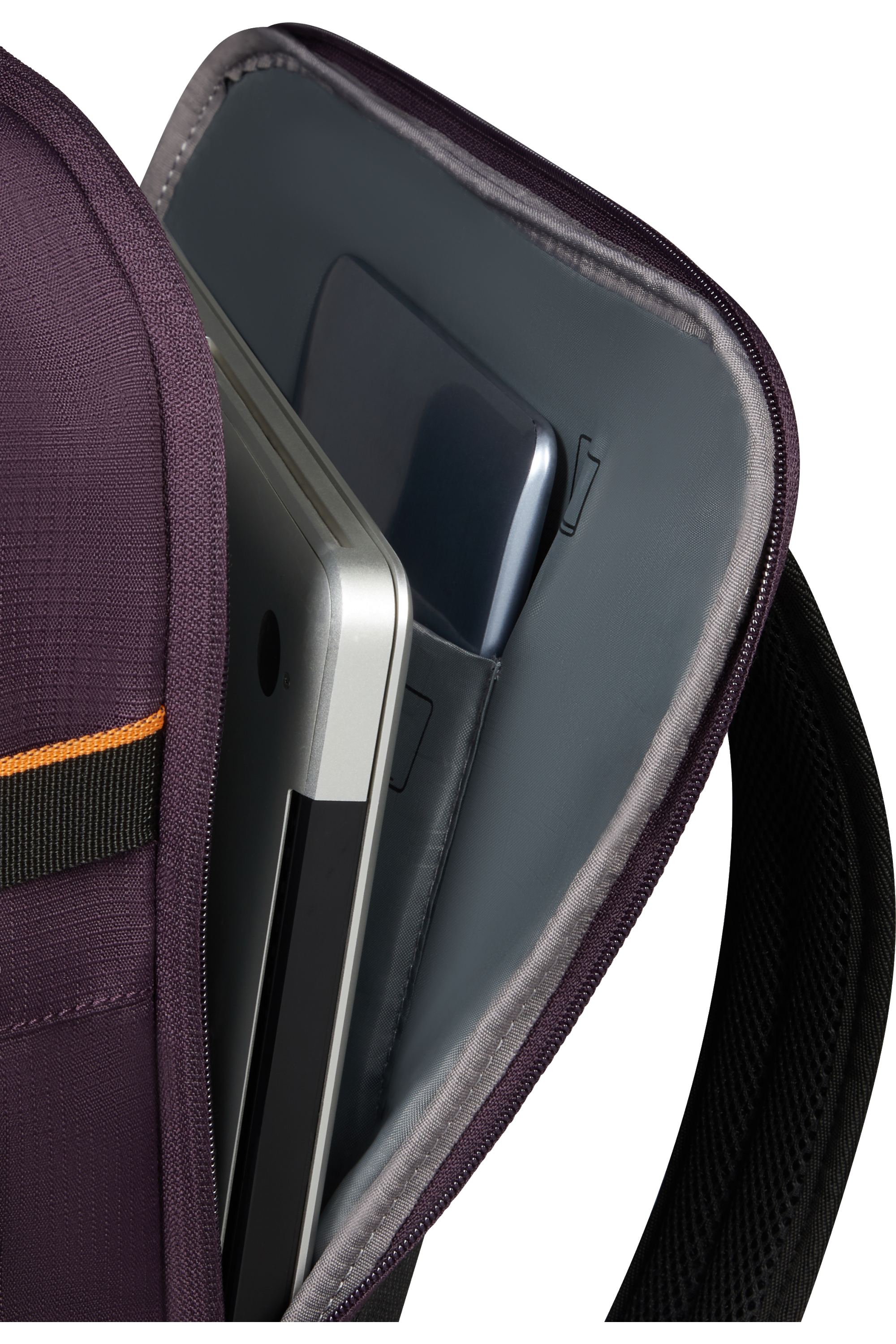 Hátizsák belseje laptop-pal és tablettel, lila külsővel.