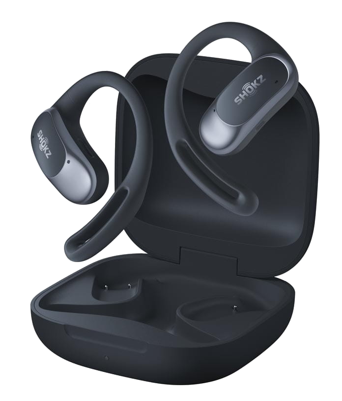 Czarne słuchawki Shokz w czarnym etui. Tło jest czarne.