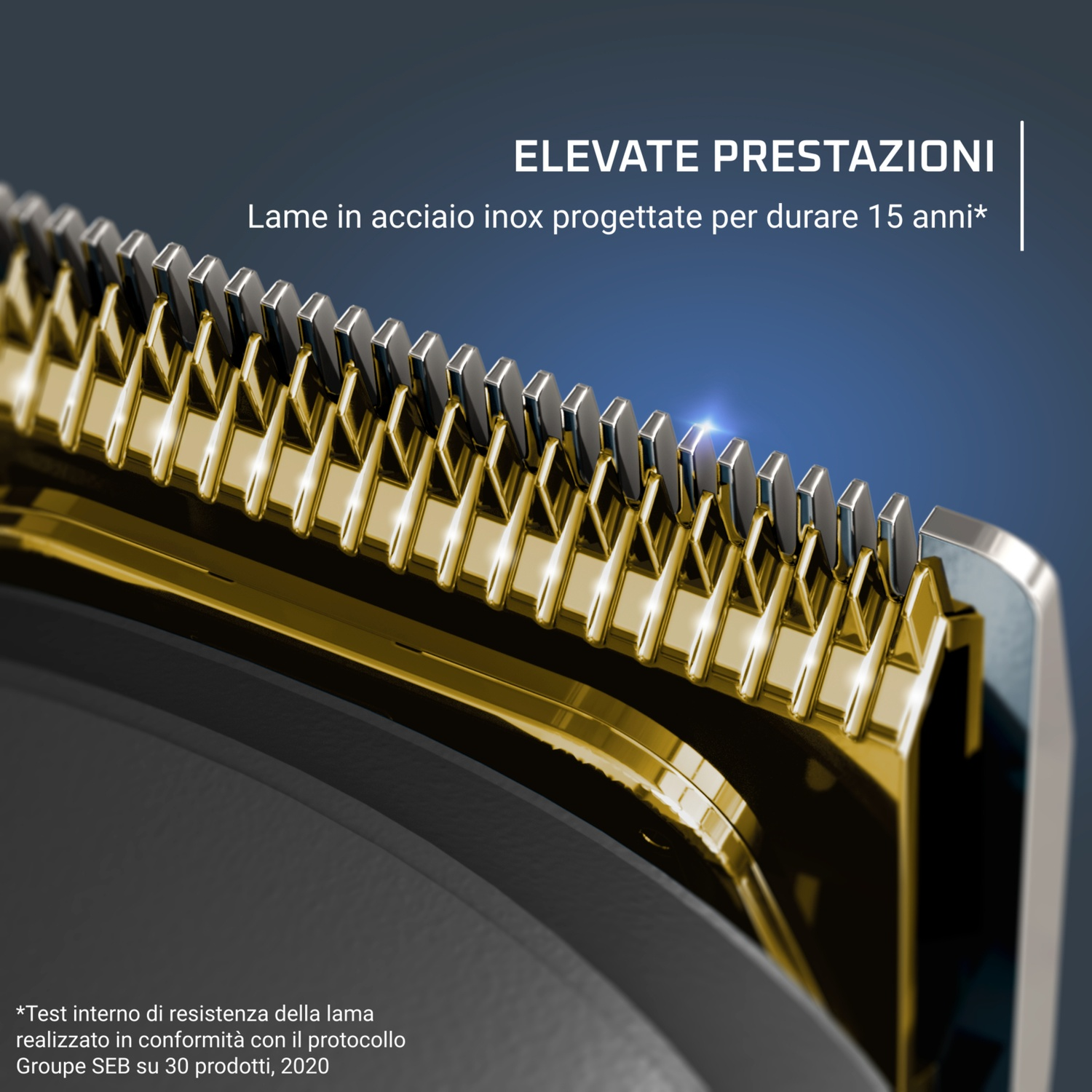 Primo piano di una lama di rasoio elettrico oro e argento, dettagli.