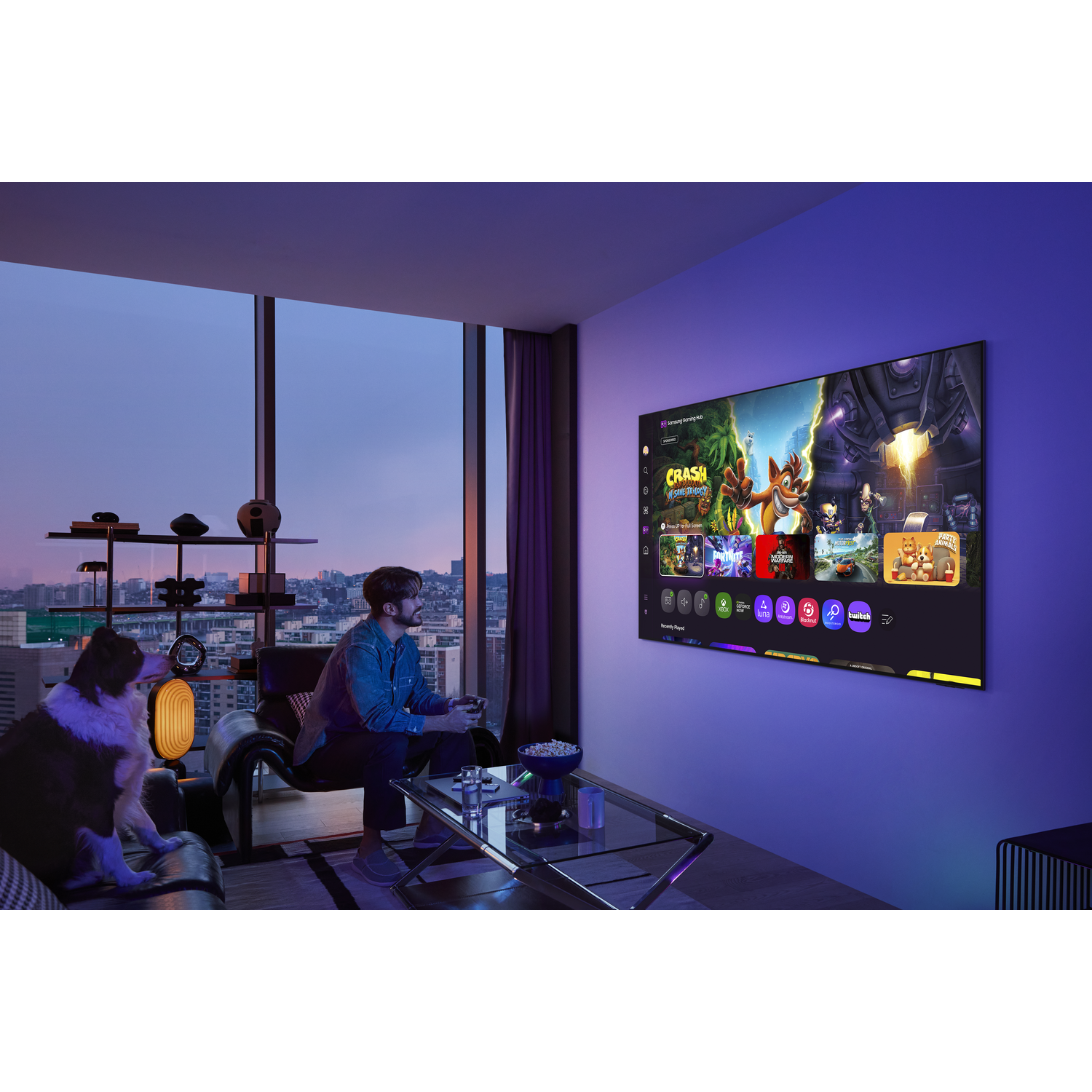 Een persoon die videogames speelt op een grote tv in een moderne woonkamer.