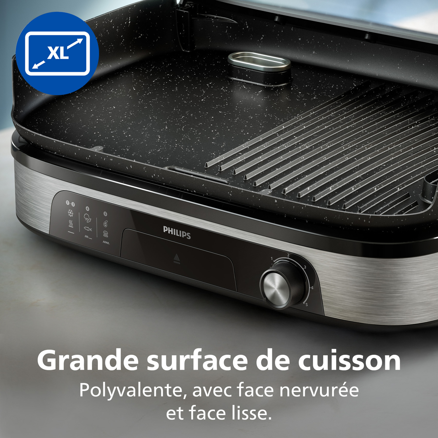 Un grill électrique Philips avec surface XL. Il possède des surfaces de cuisson striées et lisses et un bouton de contrôle.