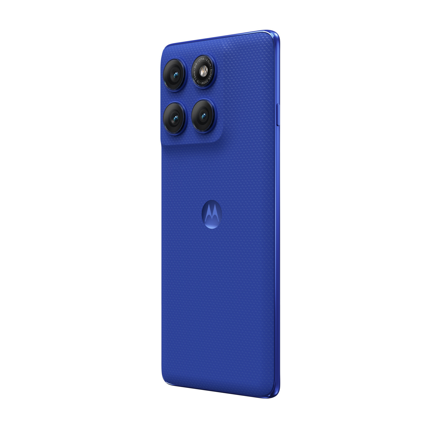 Een blauwe Motorola telefoon met drie camera's aan de achterkant op een witte achtergrond.
