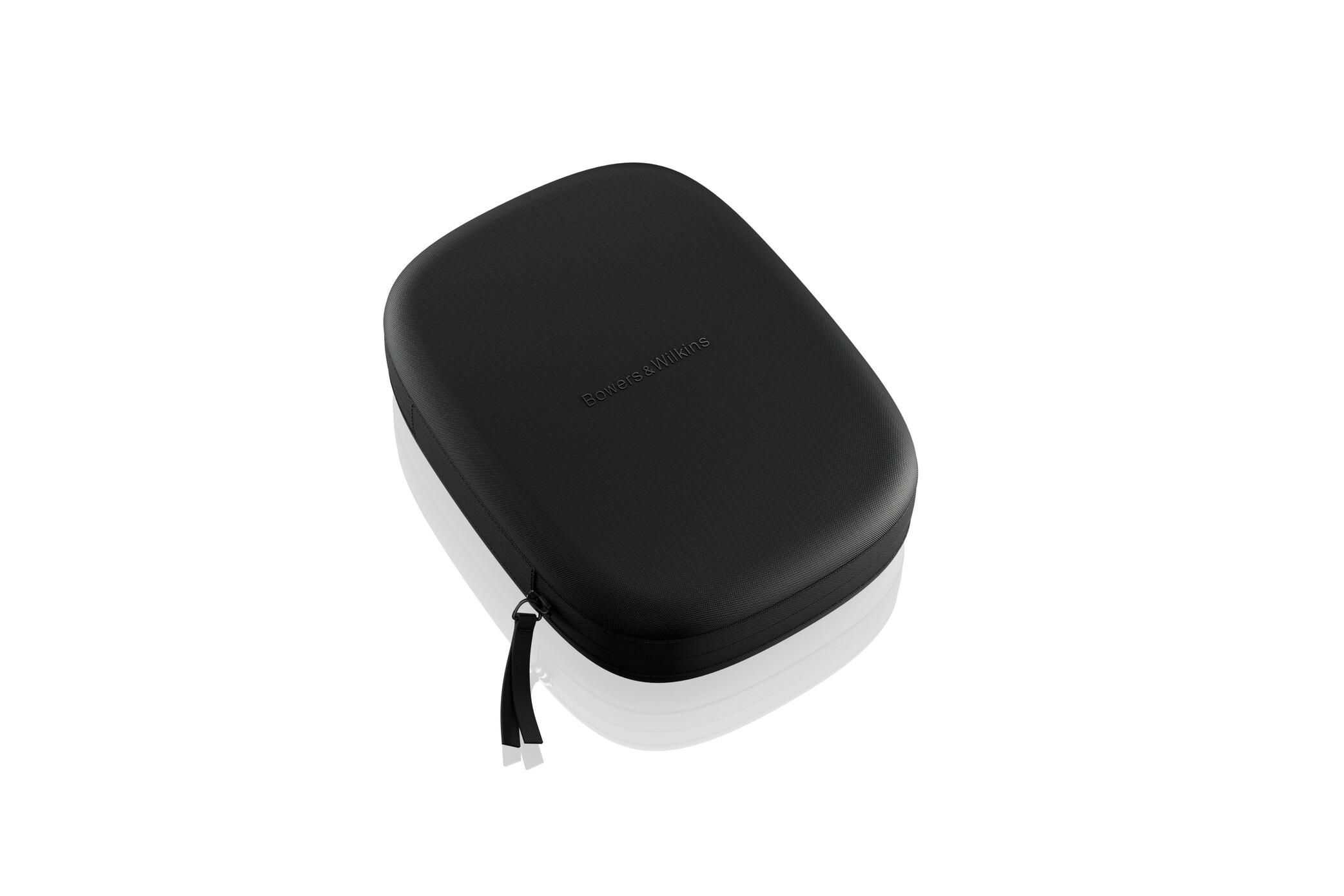 Ein schwarzes Bowers & Wilkins-Etui auf weißem Hintergrund.