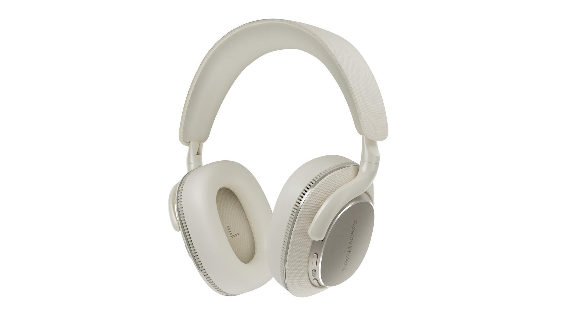 Beige Kopfhörer auf weißem Hintergrund. Ovale Ohrmuscheln, gepolstertes Kopfband. Silberne Akzente.