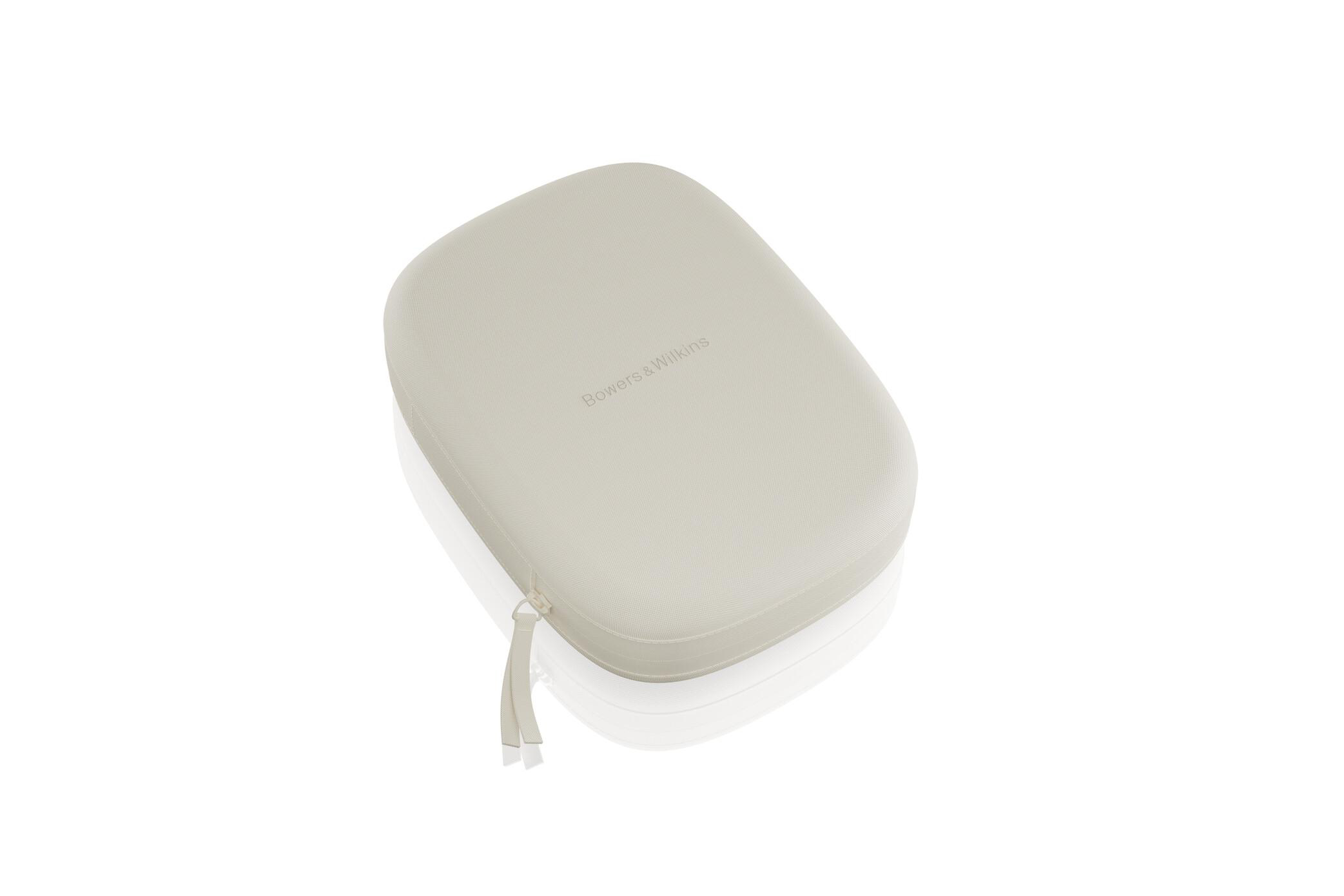 Cremefarbene Bowers & Wilkins Tragetasche. Die Tasche hat einen Reißverschluss und den Markennamen.